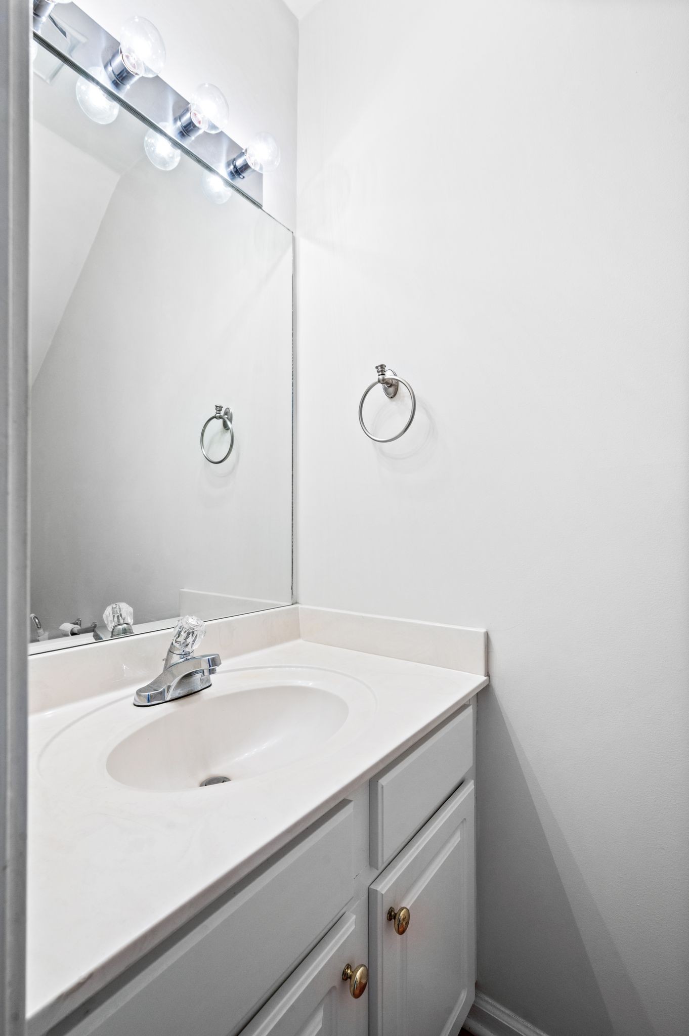 Brentwood, Tennessee 37027, United States, 3 Bedrooms Bedrooms, ,3 BathroomsBathrooms,Residential,Pending,107593