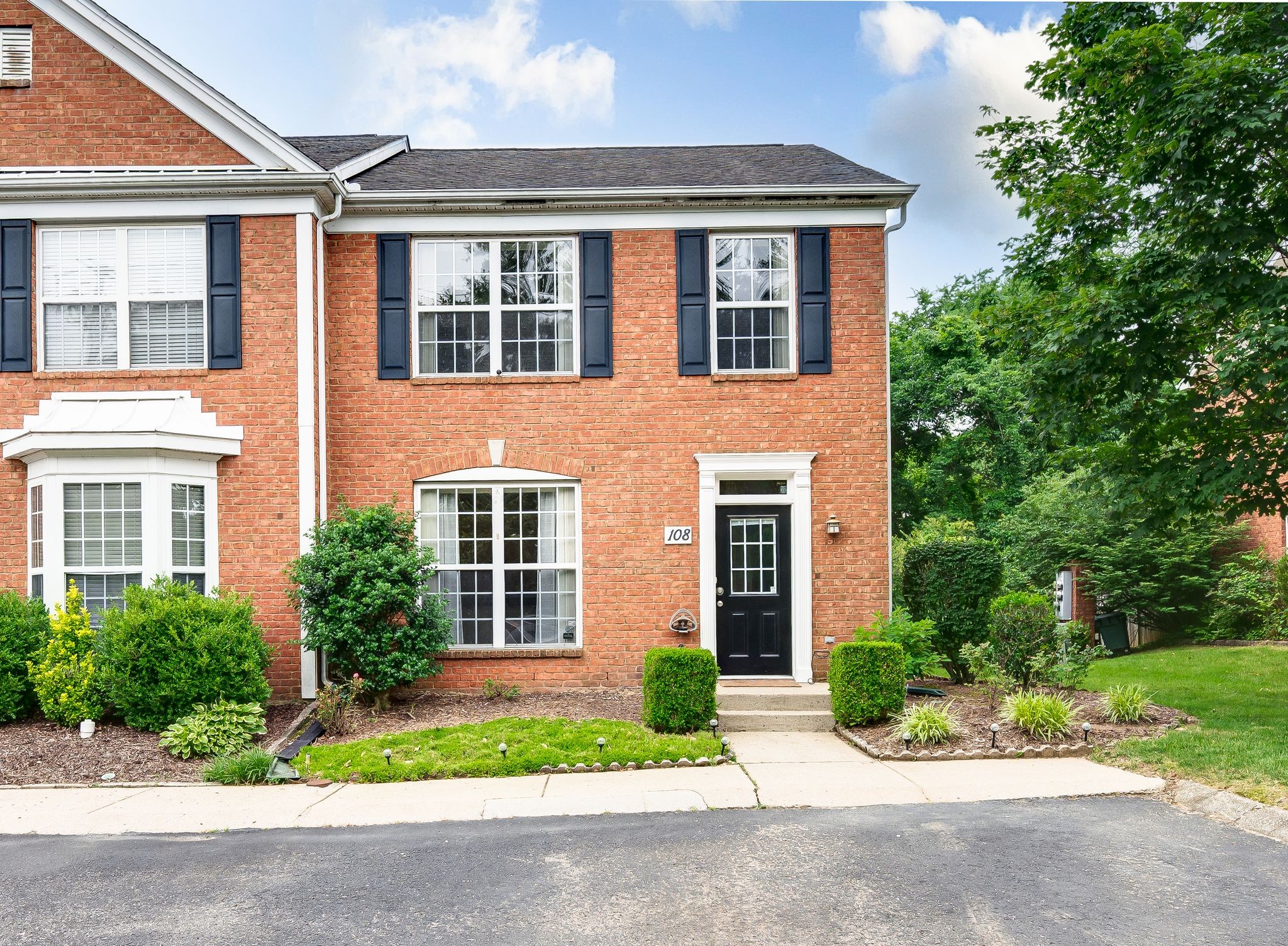 Brentwood, Tennessee 37027, United States, 3 Bedrooms Bedrooms, ,3 BathroomsBathrooms,Residential,Pending,107593