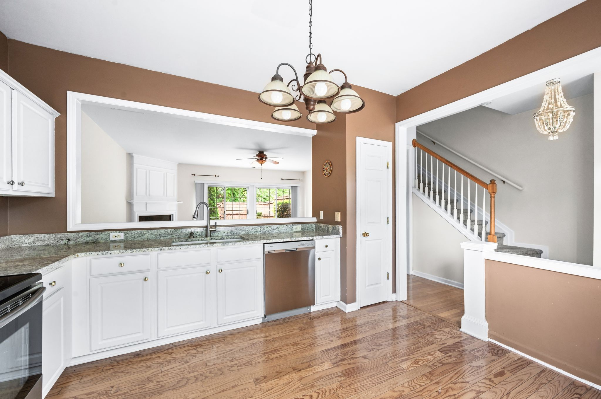 Brentwood, Tennessee 37027, United States, 3 Bedrooms Bedrooms, ,3 BathroomsBathrooms,Residential,Pending,107593