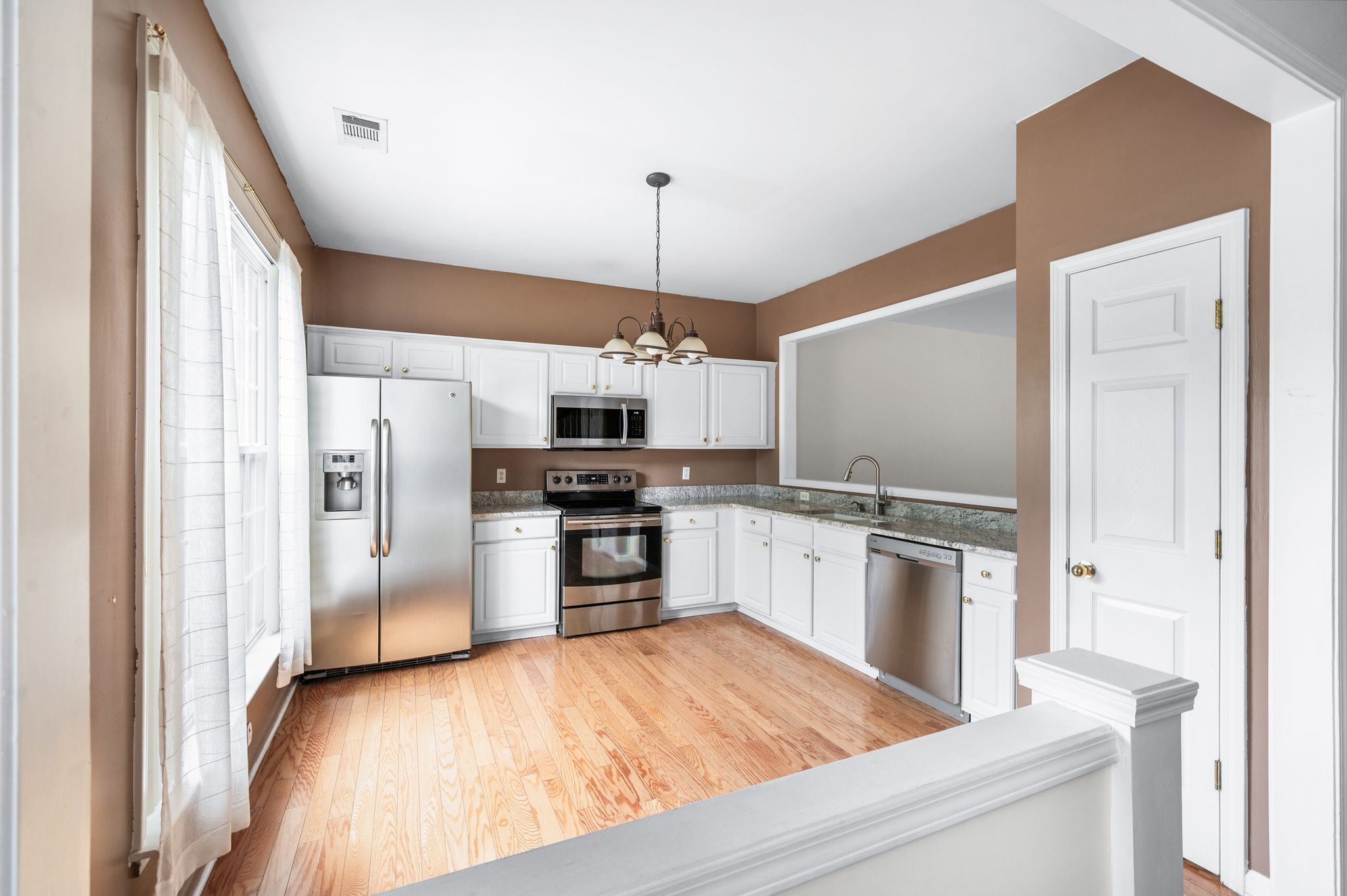 Brentwood, Tennessee 37027, United States, 3 Bedrooms Bedrooms, ,3 BathroomsBathrooms,Residential,Pending,107593