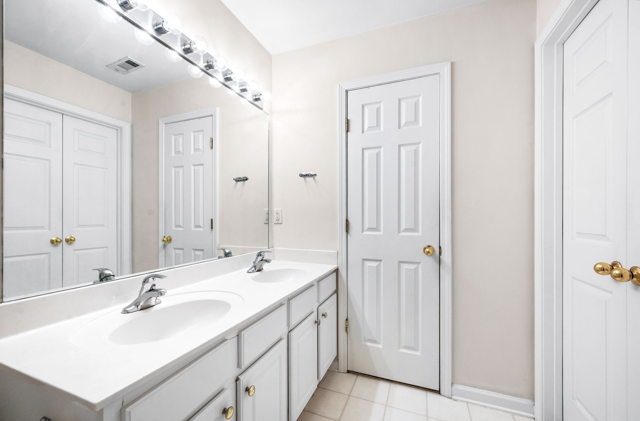 Brentwood, Tennessee 37027, United States, 3 Bedrooms Bedrooms, ,3 BathroomsBathrooms,Residential,Pending,107593