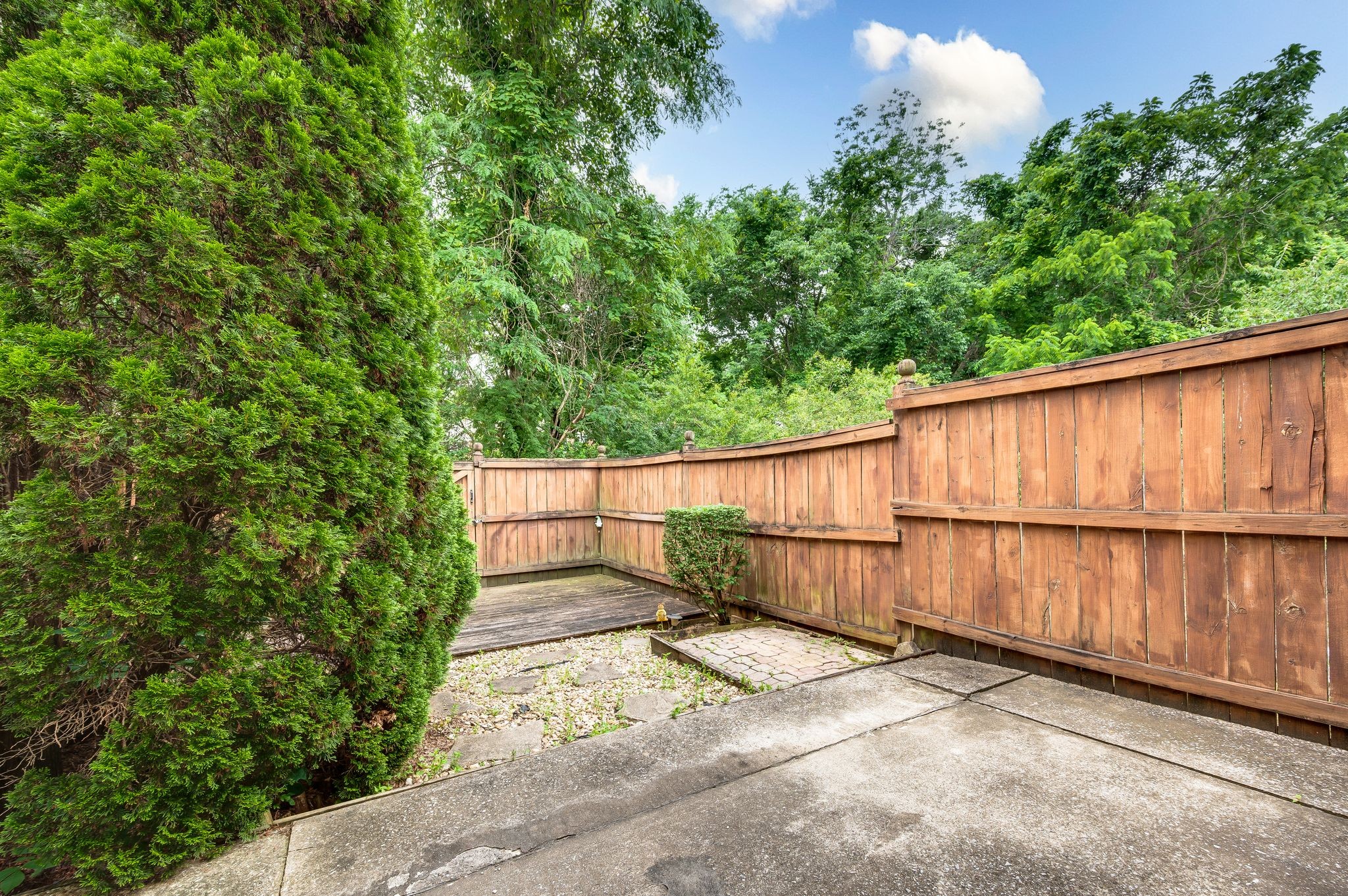 Brentwood, Tennessee 37027, United States, 3 Bedrooms Bedrooms, ,3 BathroomsBathrooms,Residential,Pending,107593