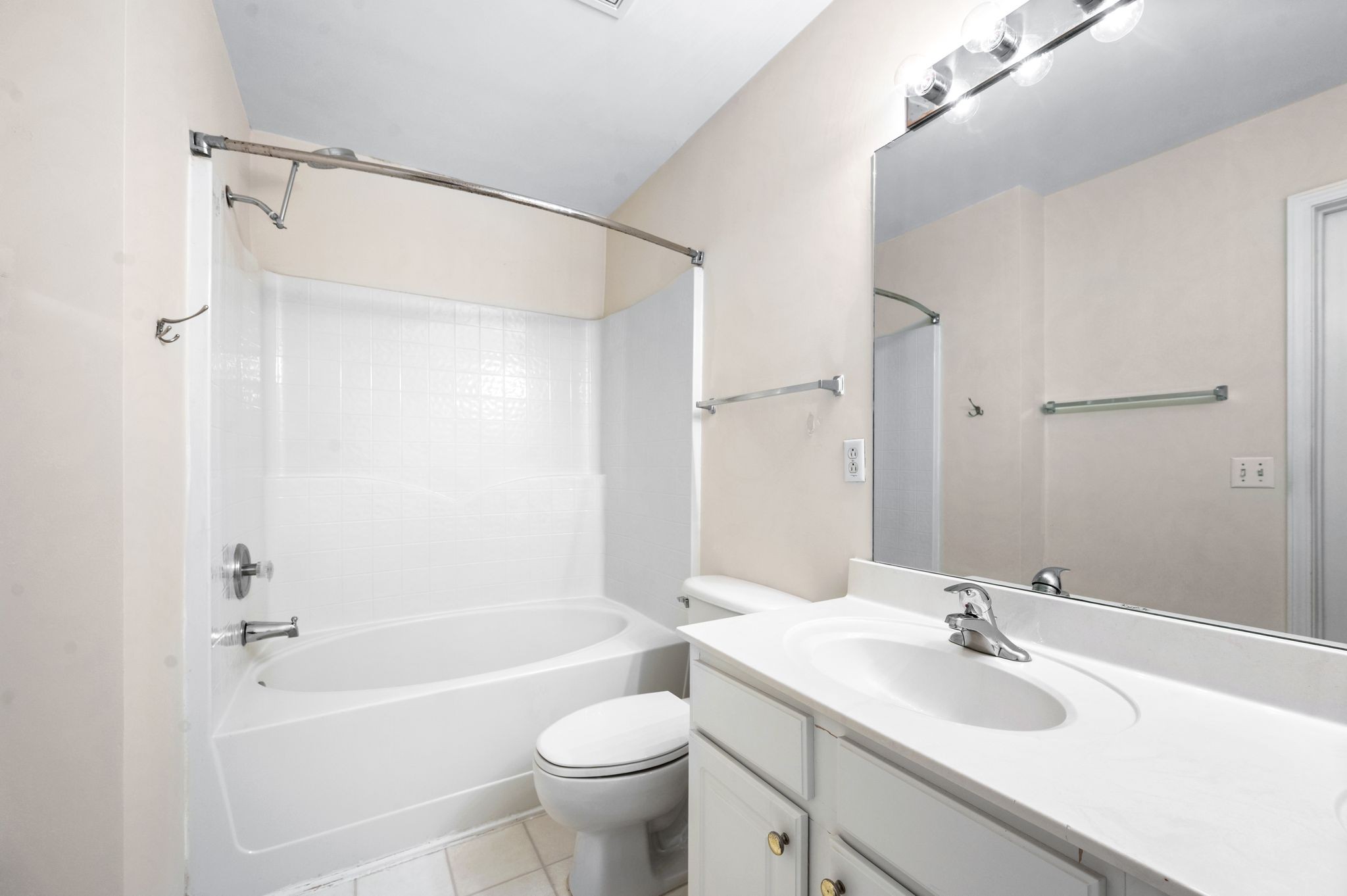 Brentwood, Tennessee 37027, United States, 3 Bedrooms Bedrooms, ,3 BathroomsBathrooms,Residential,Pending,107593