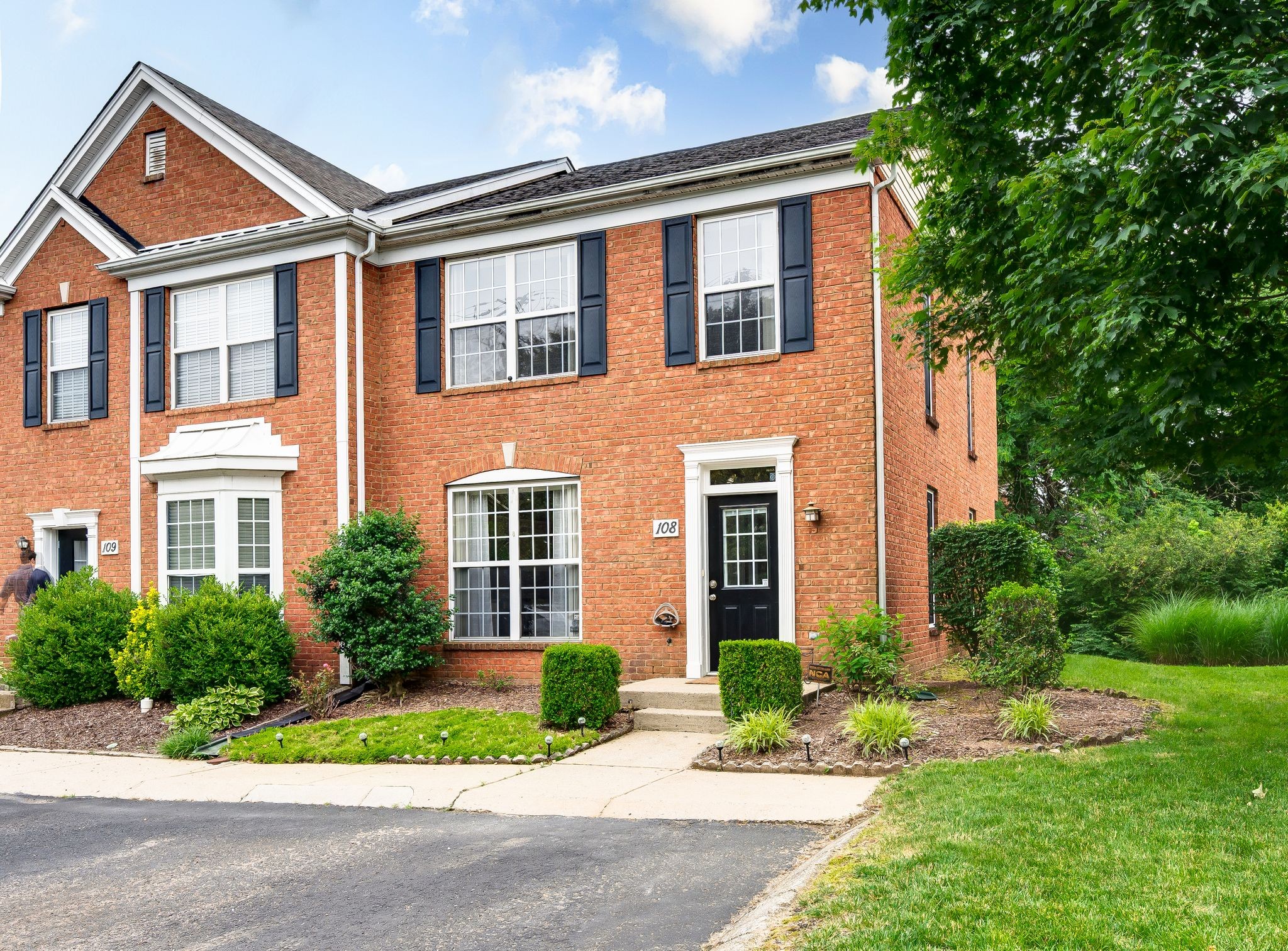 Brentwood, Tennessee 37027, United States, 3 Bedrooms Bedrooms, ,3 BathroomsBathrooms,Residential,Pending,107593