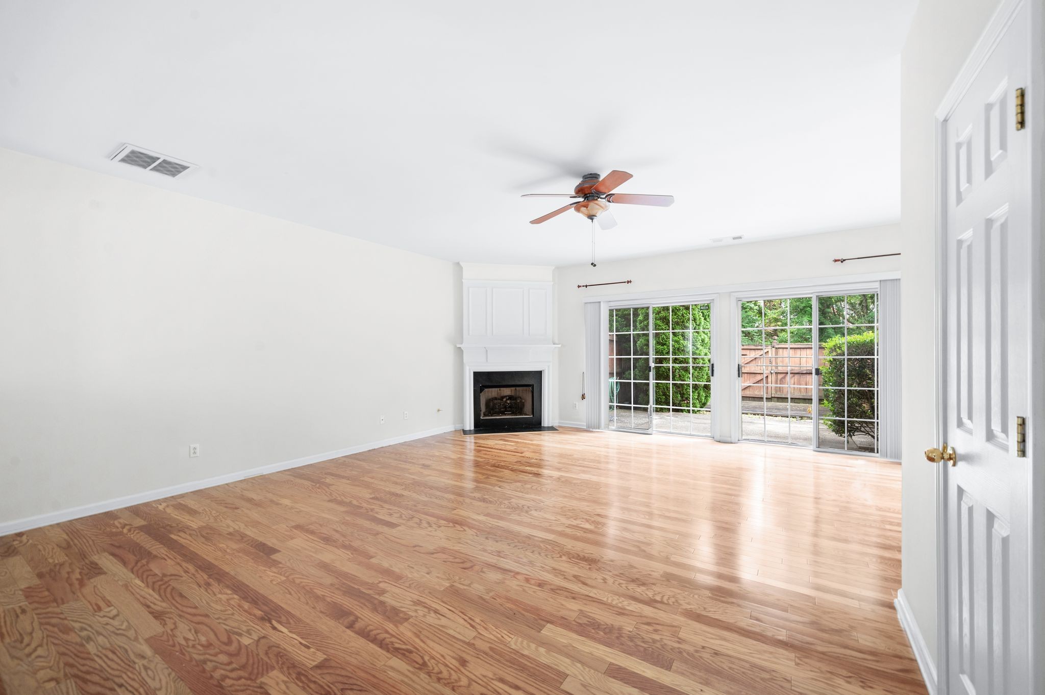 Brentwood, Tennessee 37027, United States, 3 Bedrooms Bedrooms, ,3 BathroomsBathrooms,Residential,Pending,107593