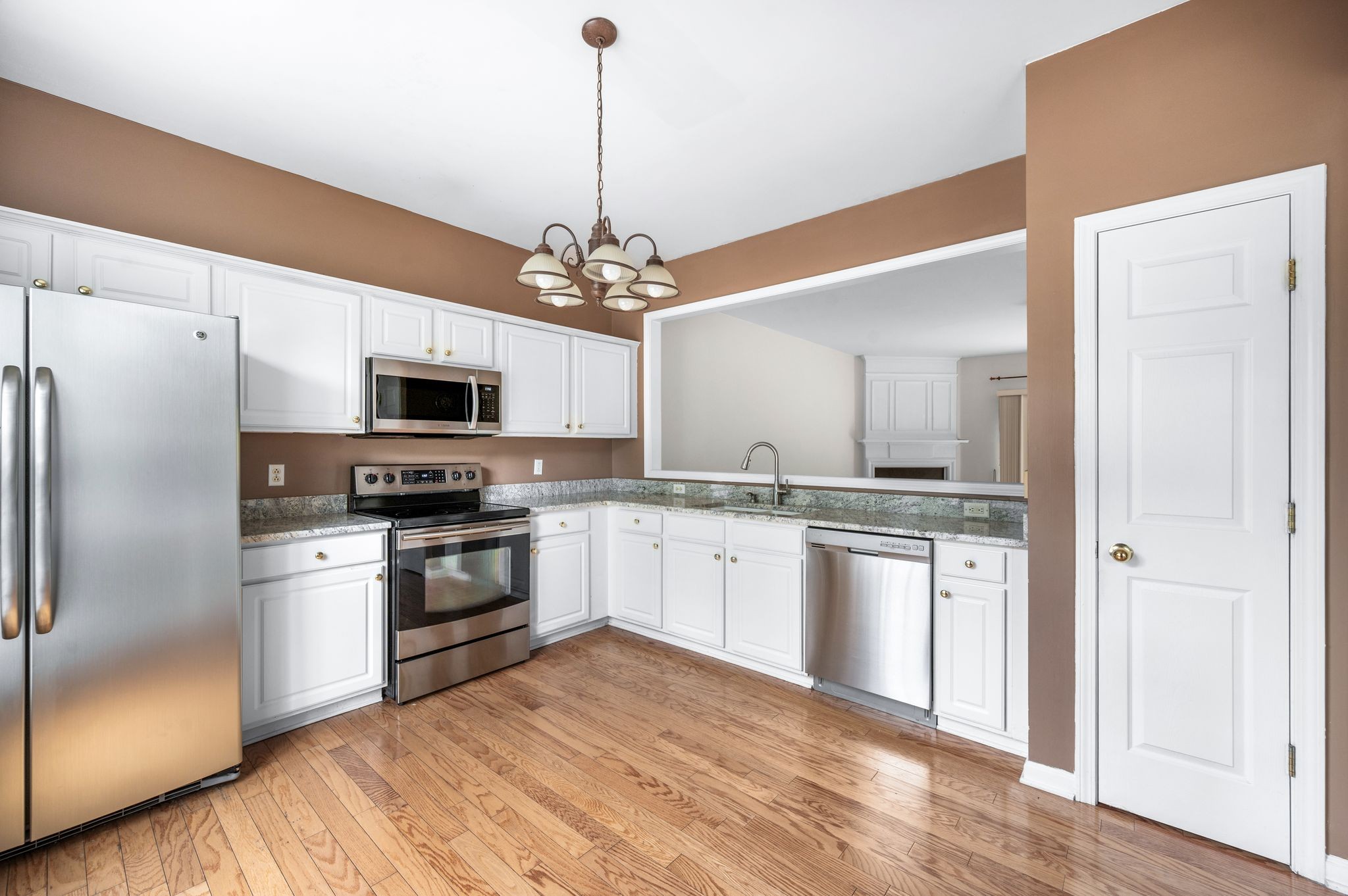 Brentwood, Tennessee 37027, United States, 3 Bedrooms Bedrooms, ,3 BathroomsBathrooms,Residential,Pending,107593