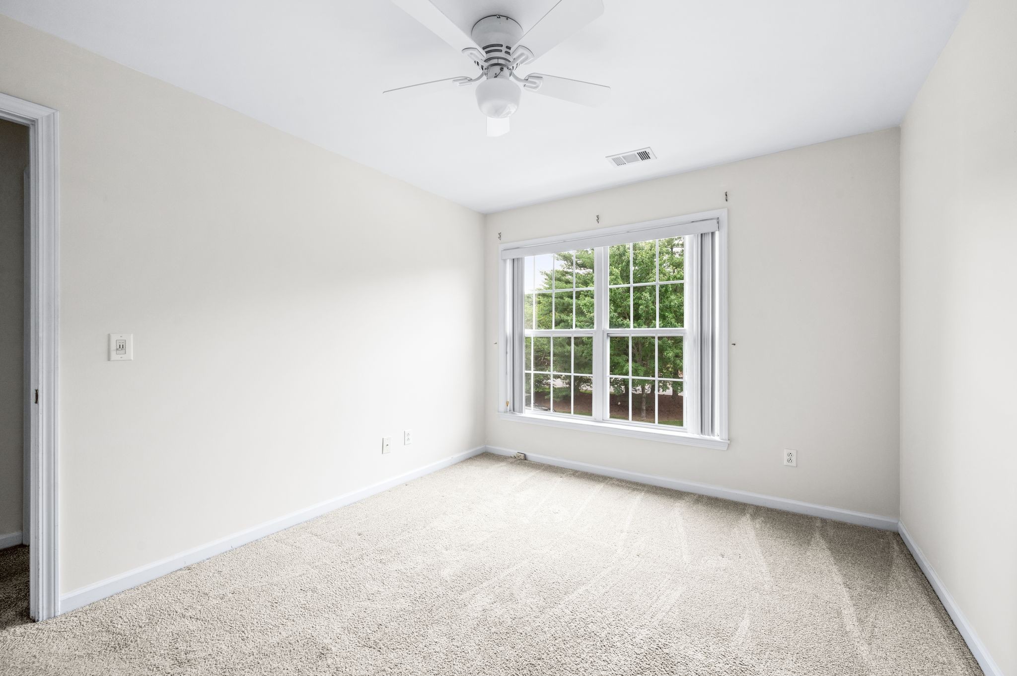 Brentwood, Tennessee 37027, United States, 3 Bedrooms Bedrooms, ,3 BathroomsBathrooms,Residential,Pending,107593