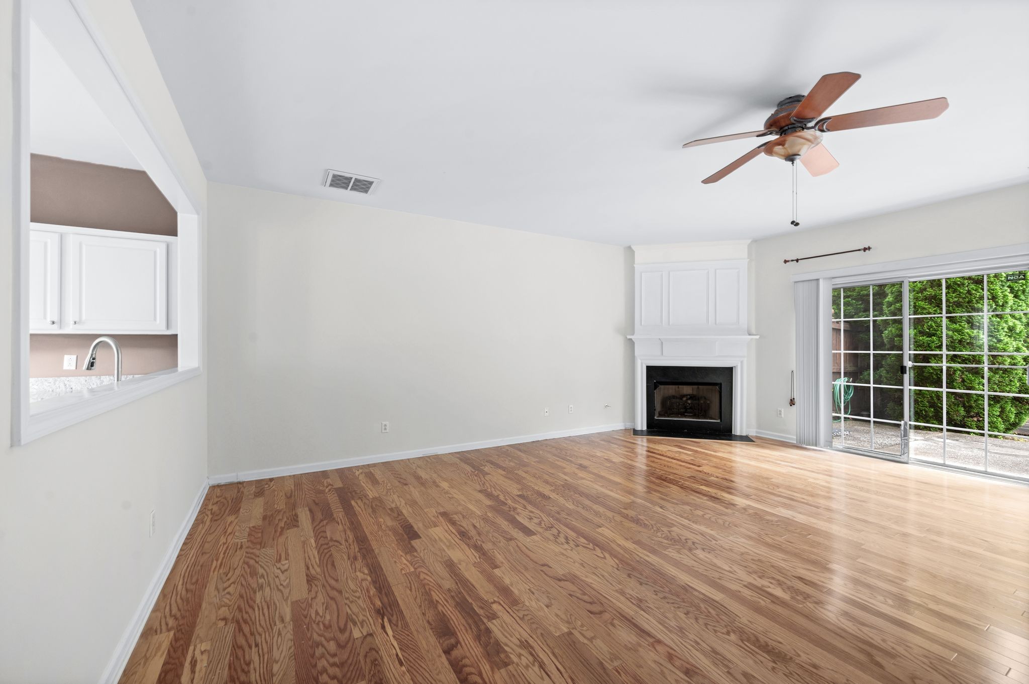 Brentwood, Tennessee 37027, United States, 3 Bedrooms Bedrooms, ,3 BathroomsBathrooms,Residential,Pending,107593