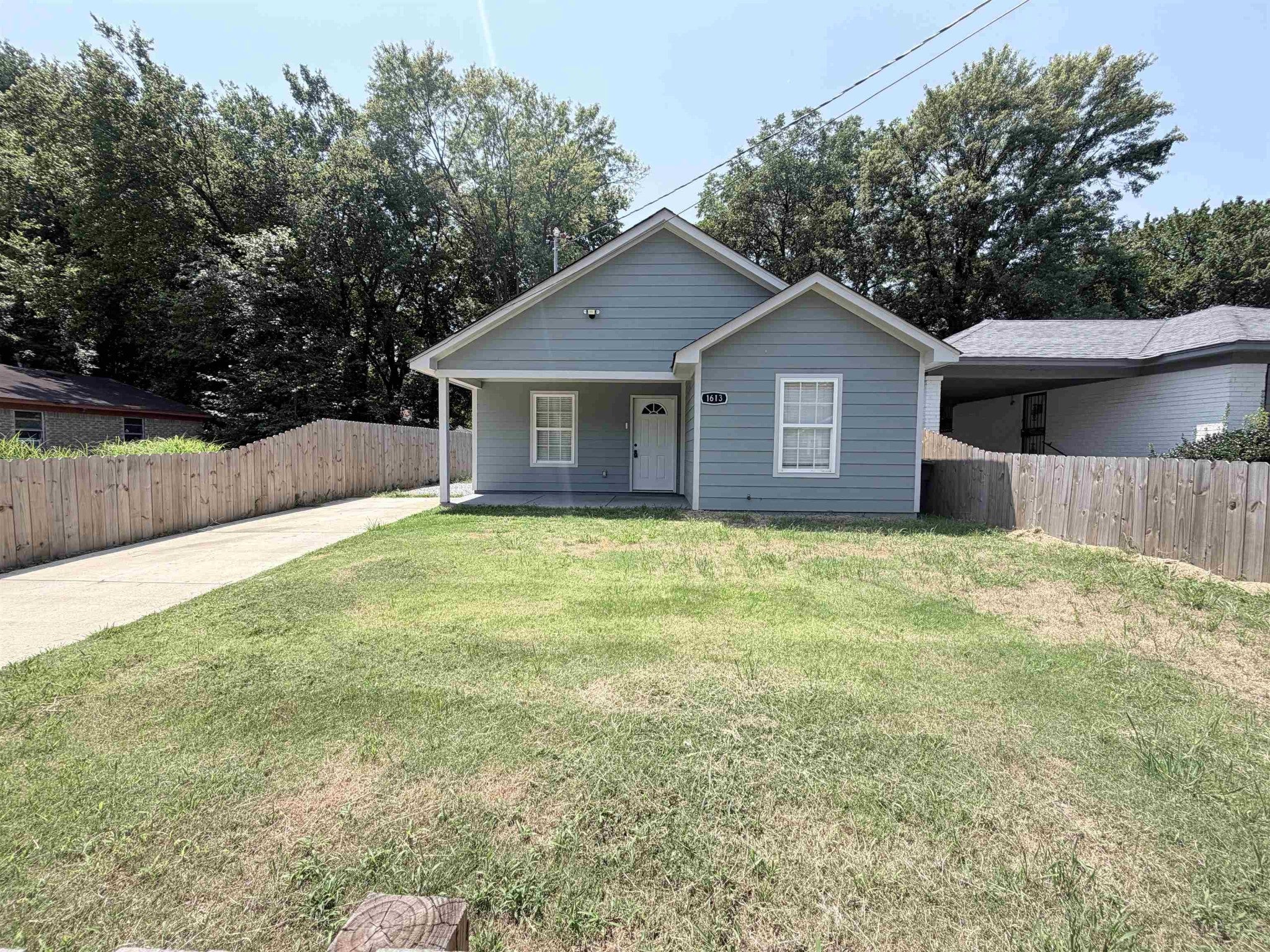 1613 LOCUST ST
