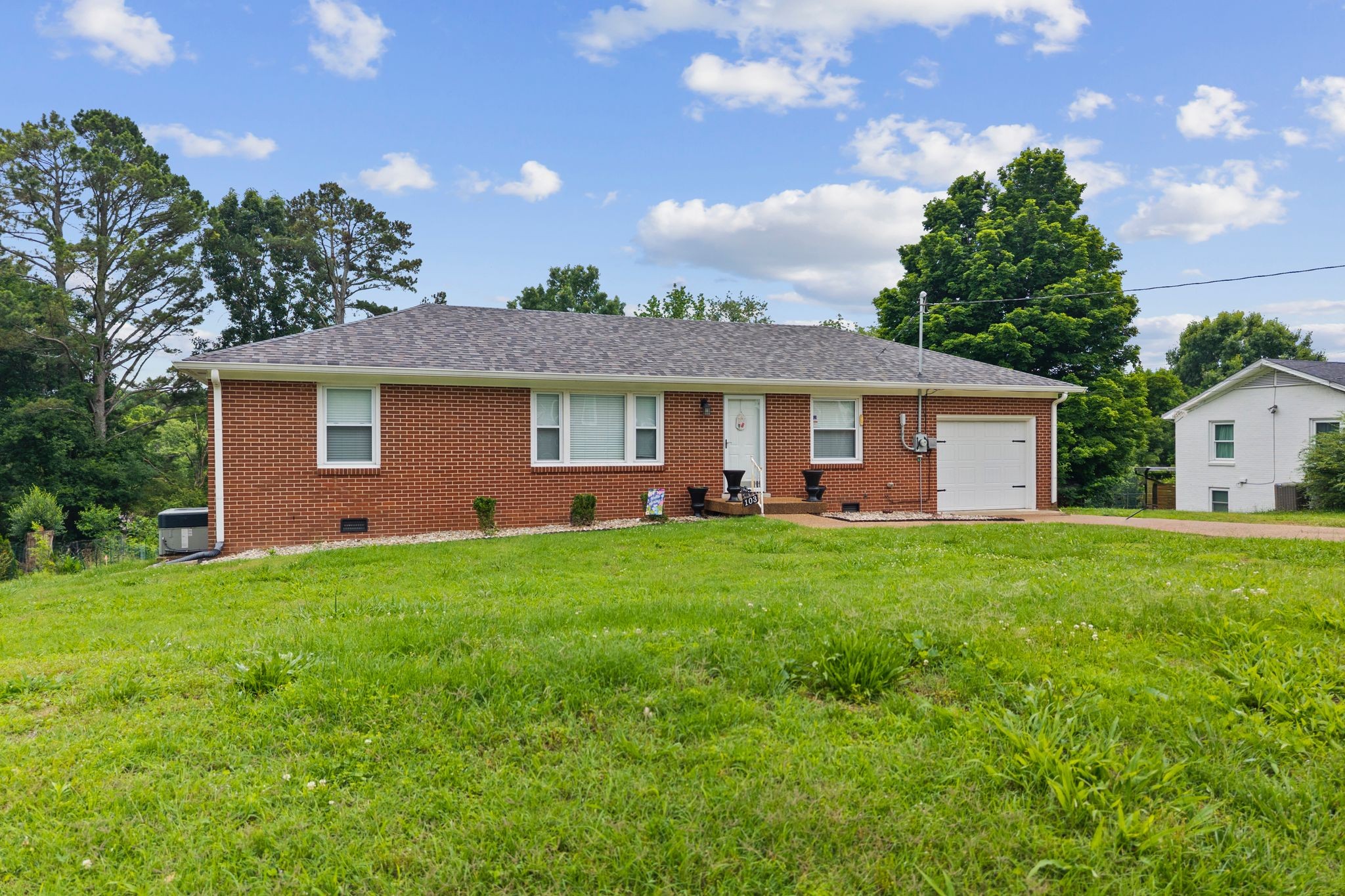 103 Oak Dr
