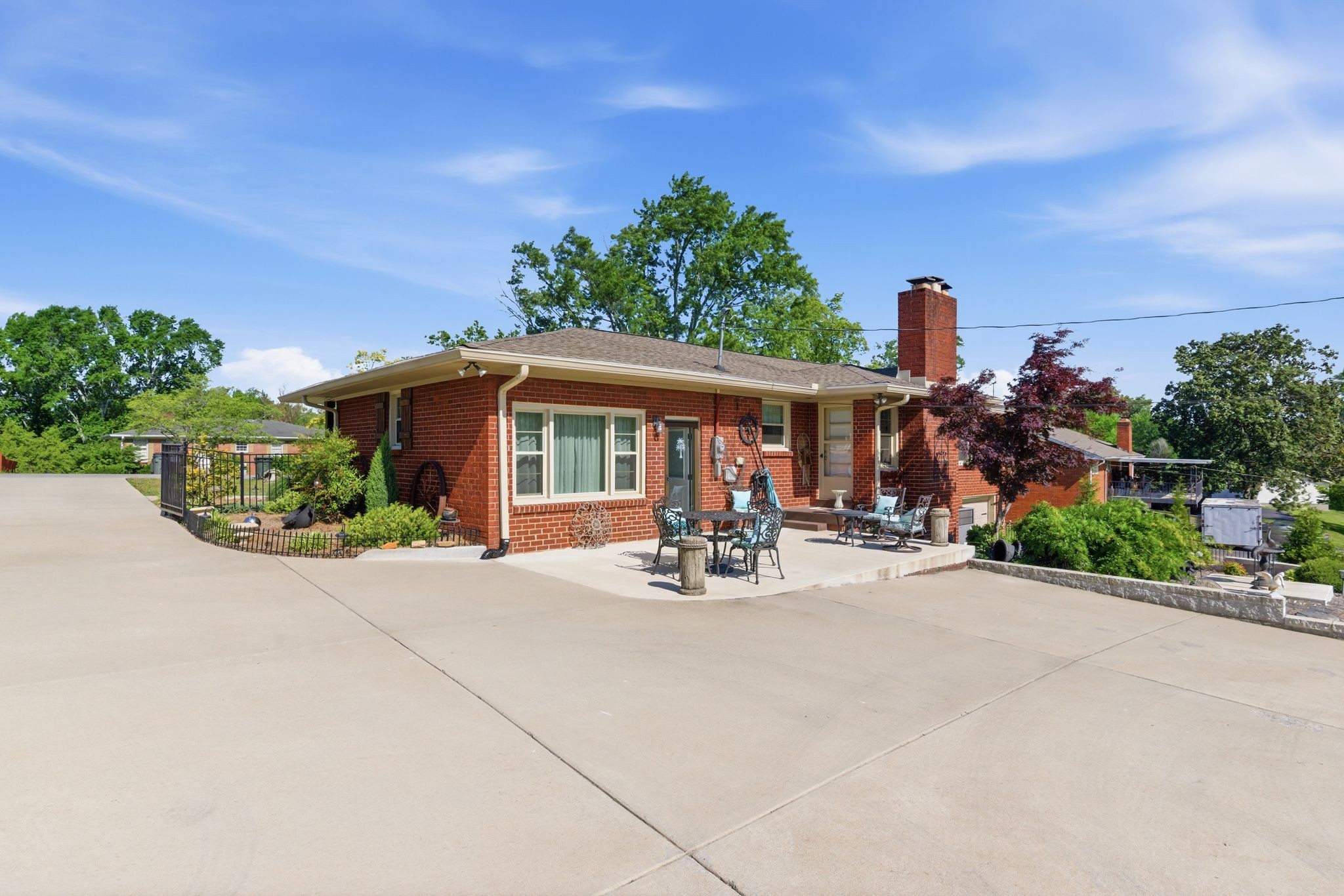 210 S Sequoia Dr - Photo 3
