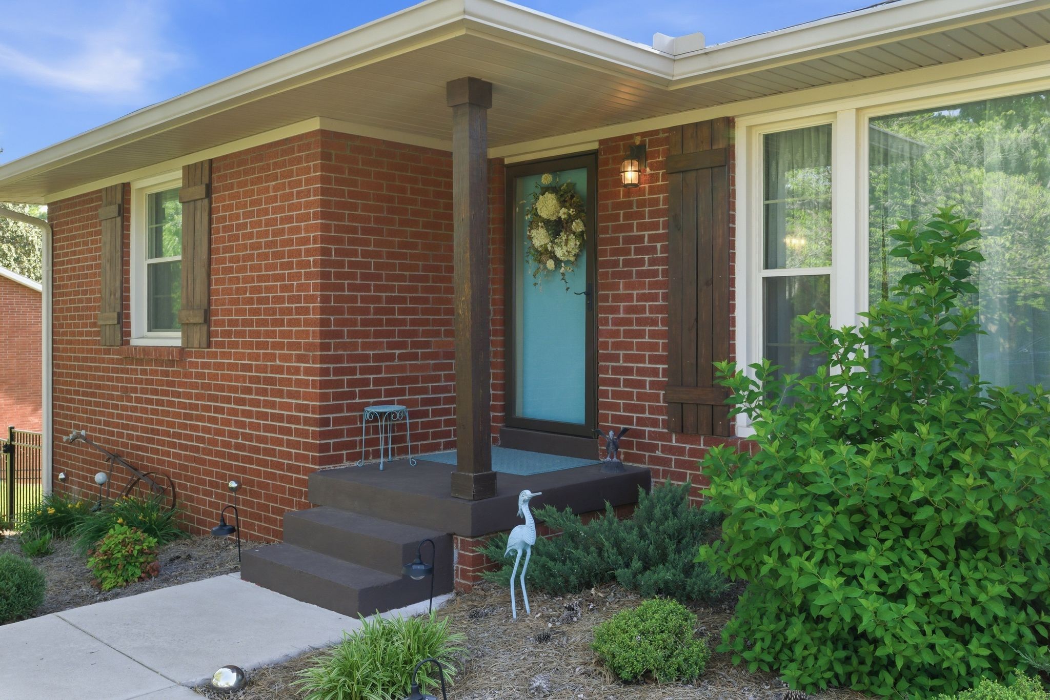 210 S Sequoia Dr - Photo 2