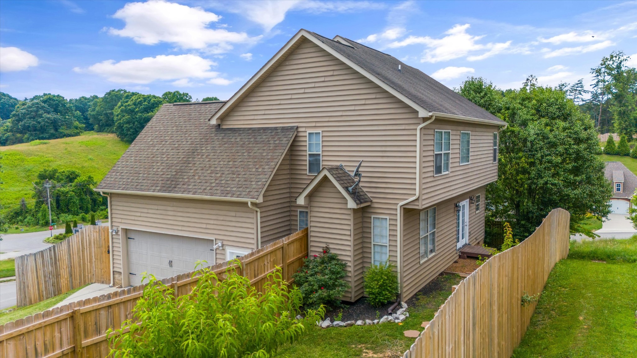 241 Hillside Ln