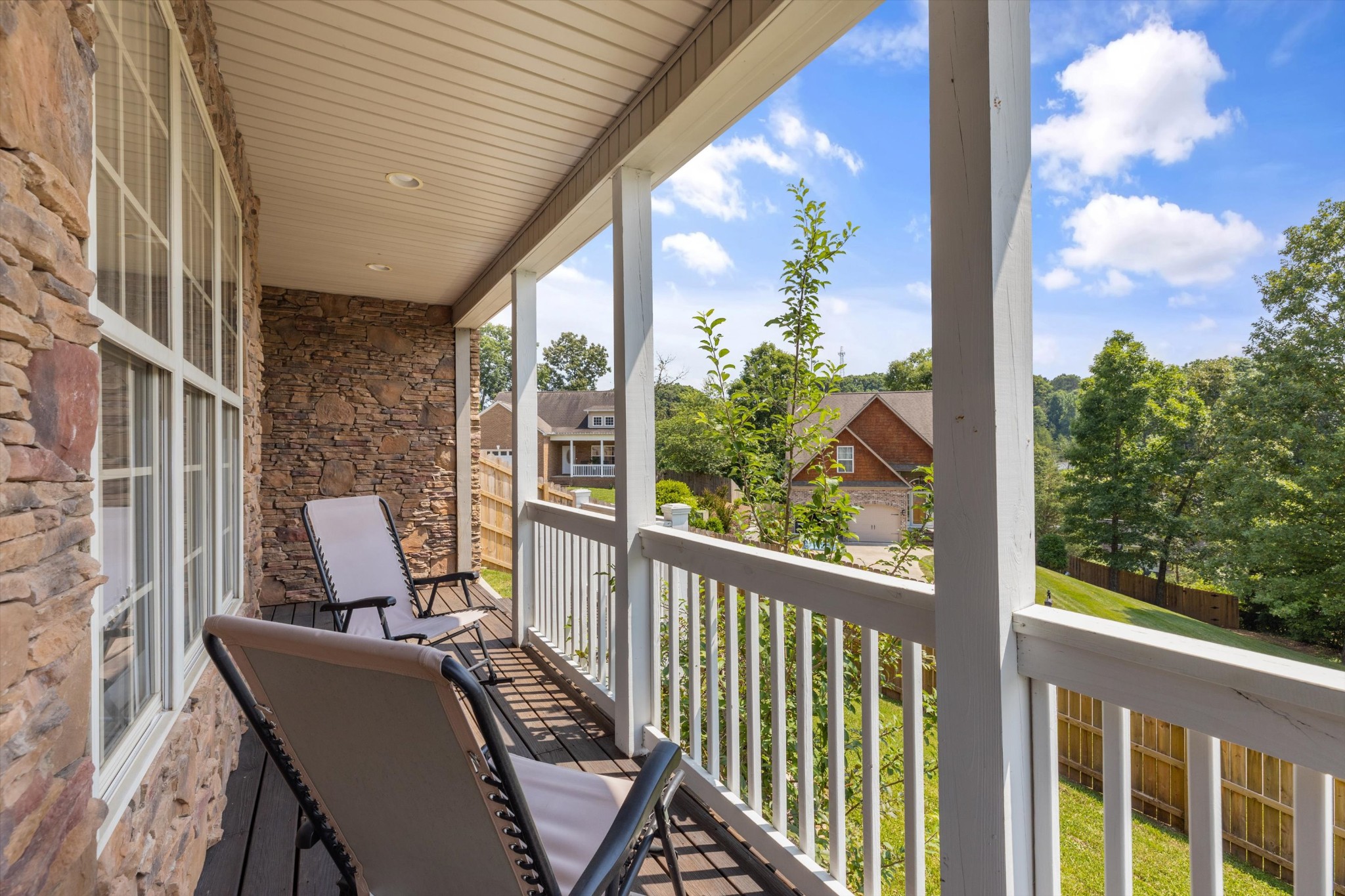 241 Hillside Ln