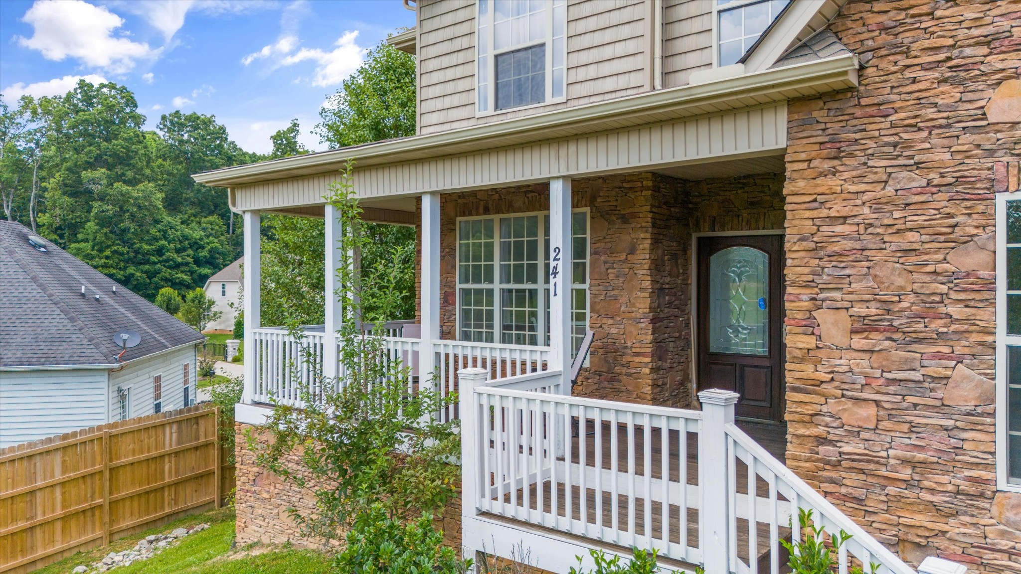 241 Hillside Ln