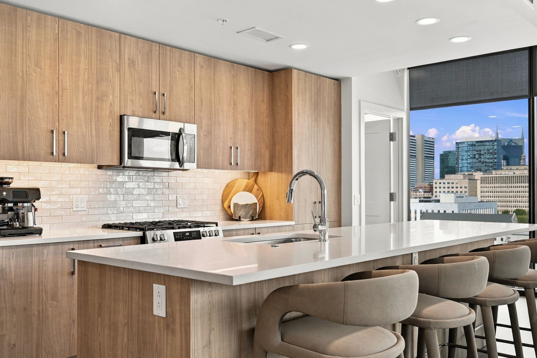 1212 Demonbreun St 715