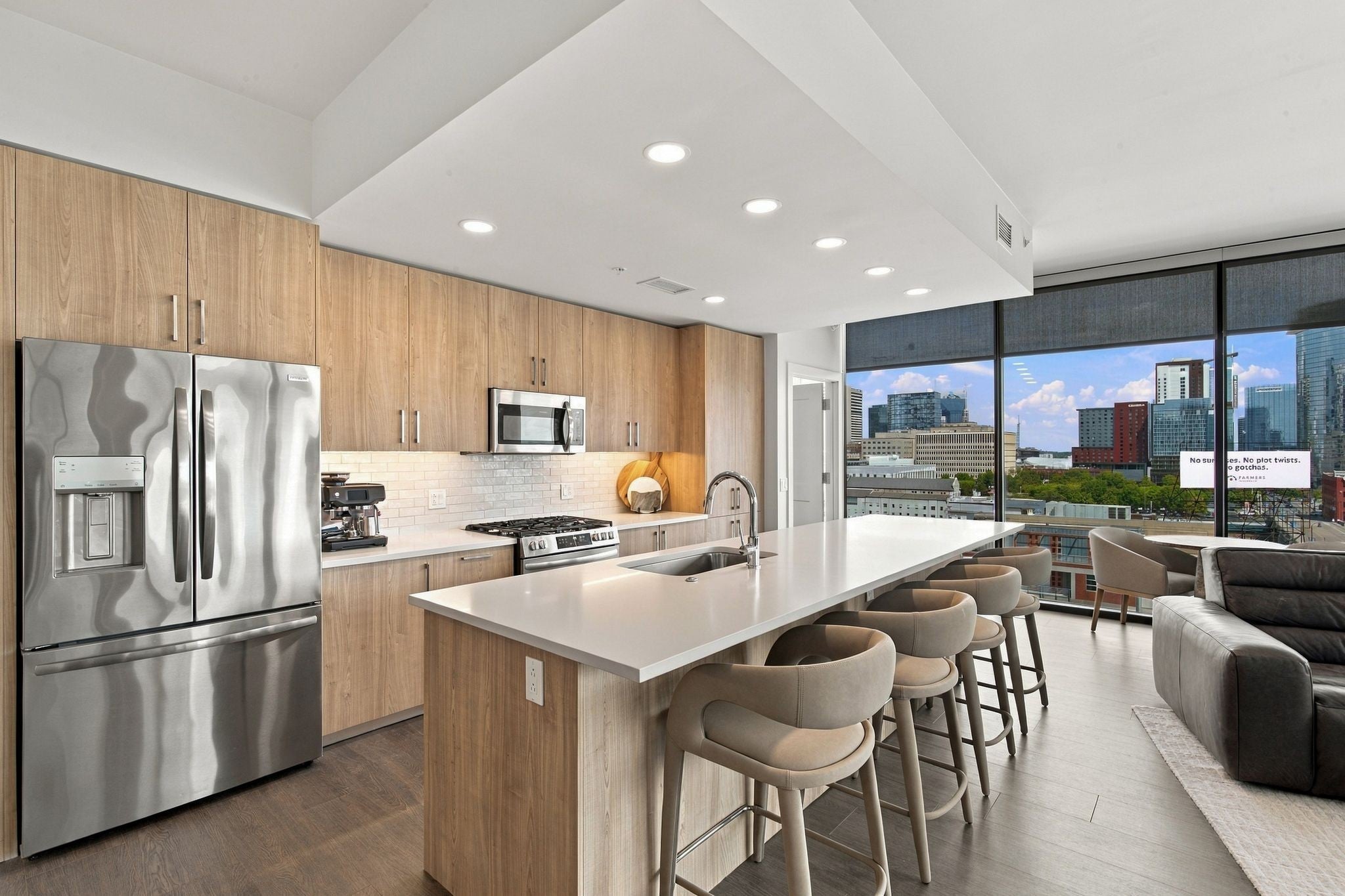 1212 Demonbreun St 715