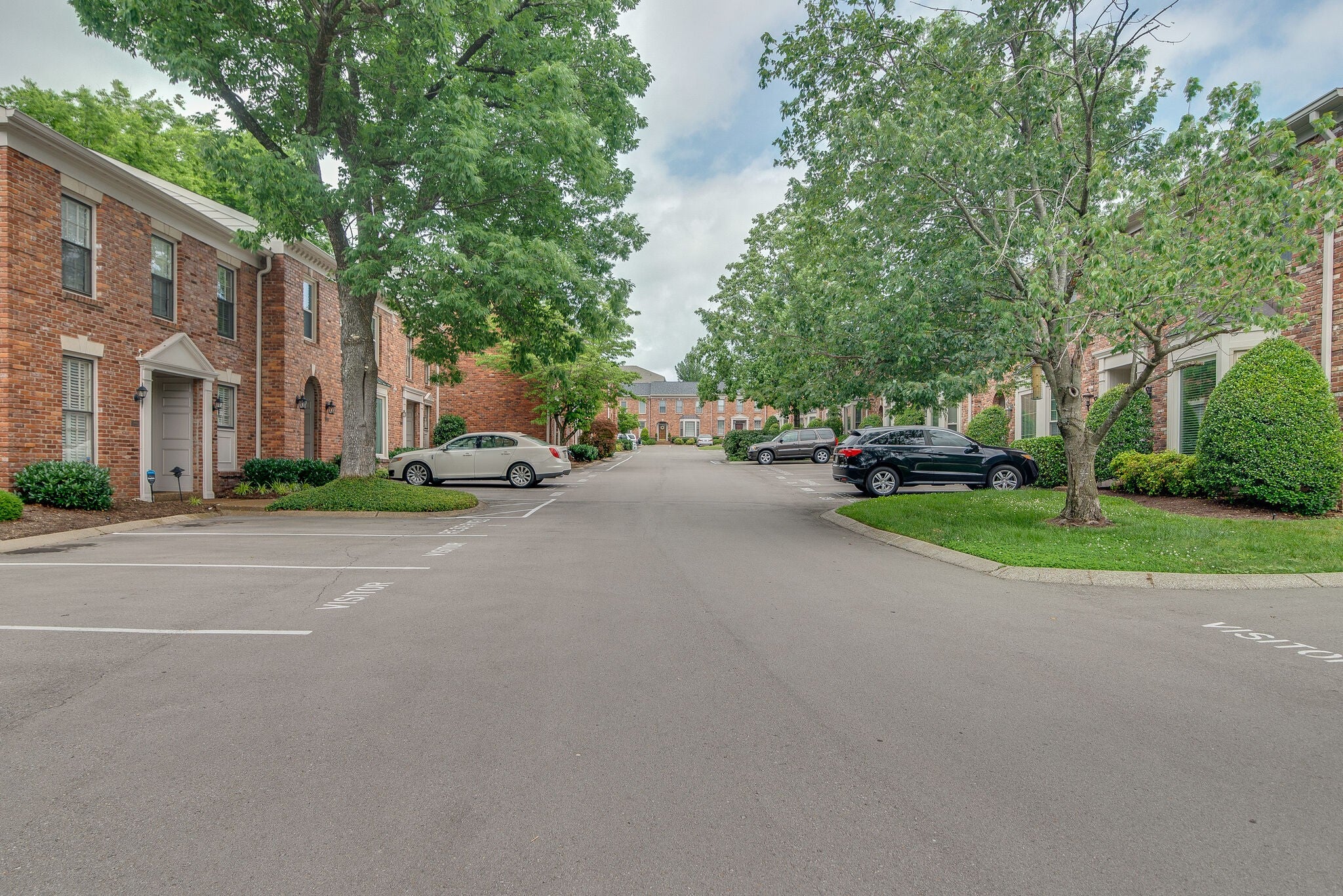 2040 Graybar Ln