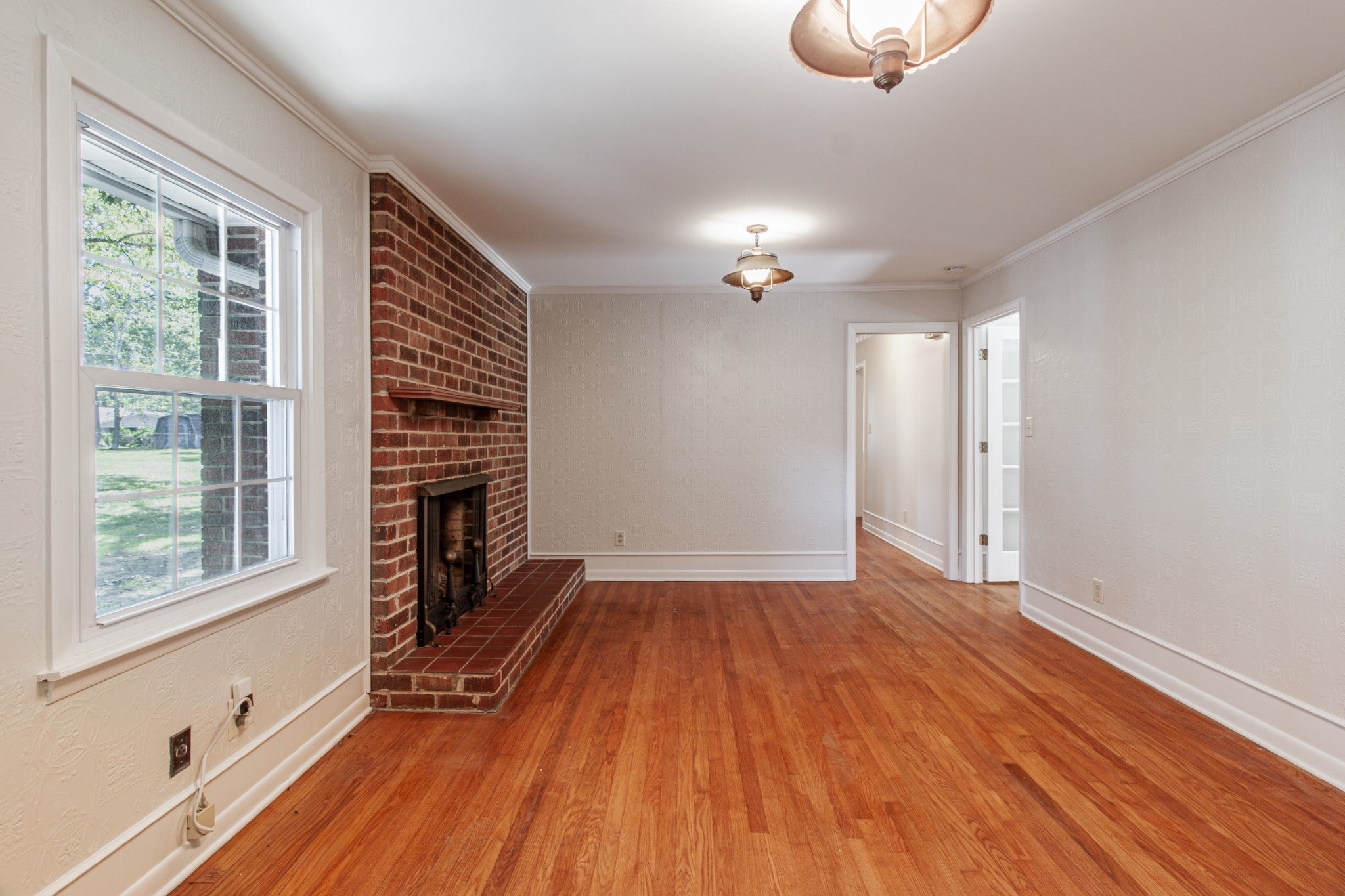 214 Crestwood Dr