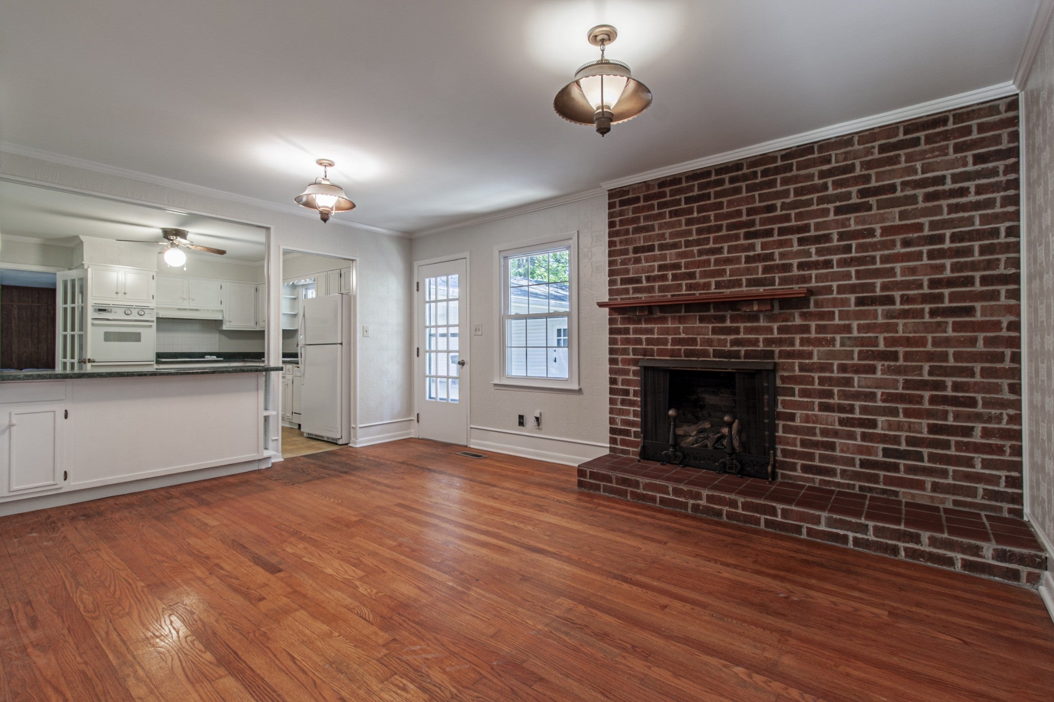 214 Crestwood Dr