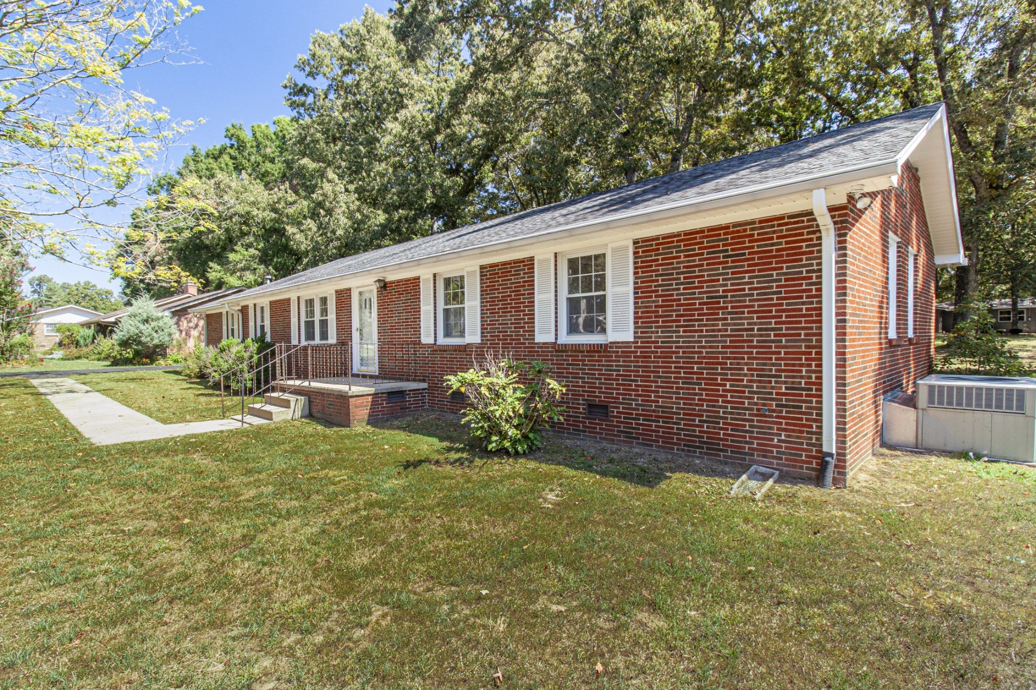 214 Crestwood Dr
