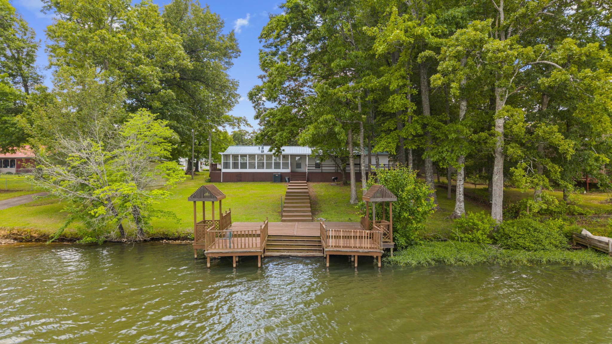 46 Lakeshore Dr