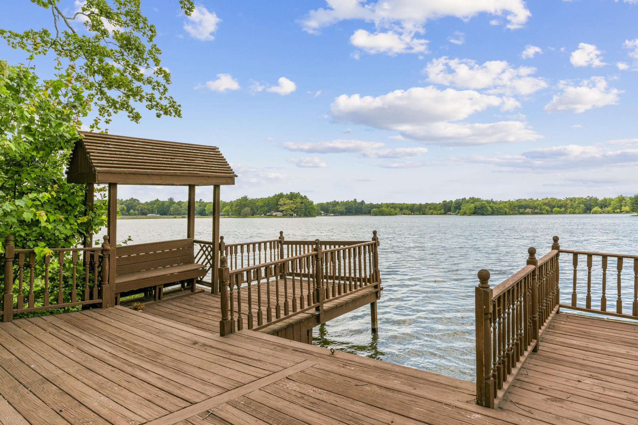 46 Lakeshore Dr
