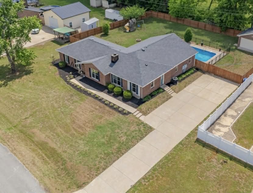 804 Redwood Cir