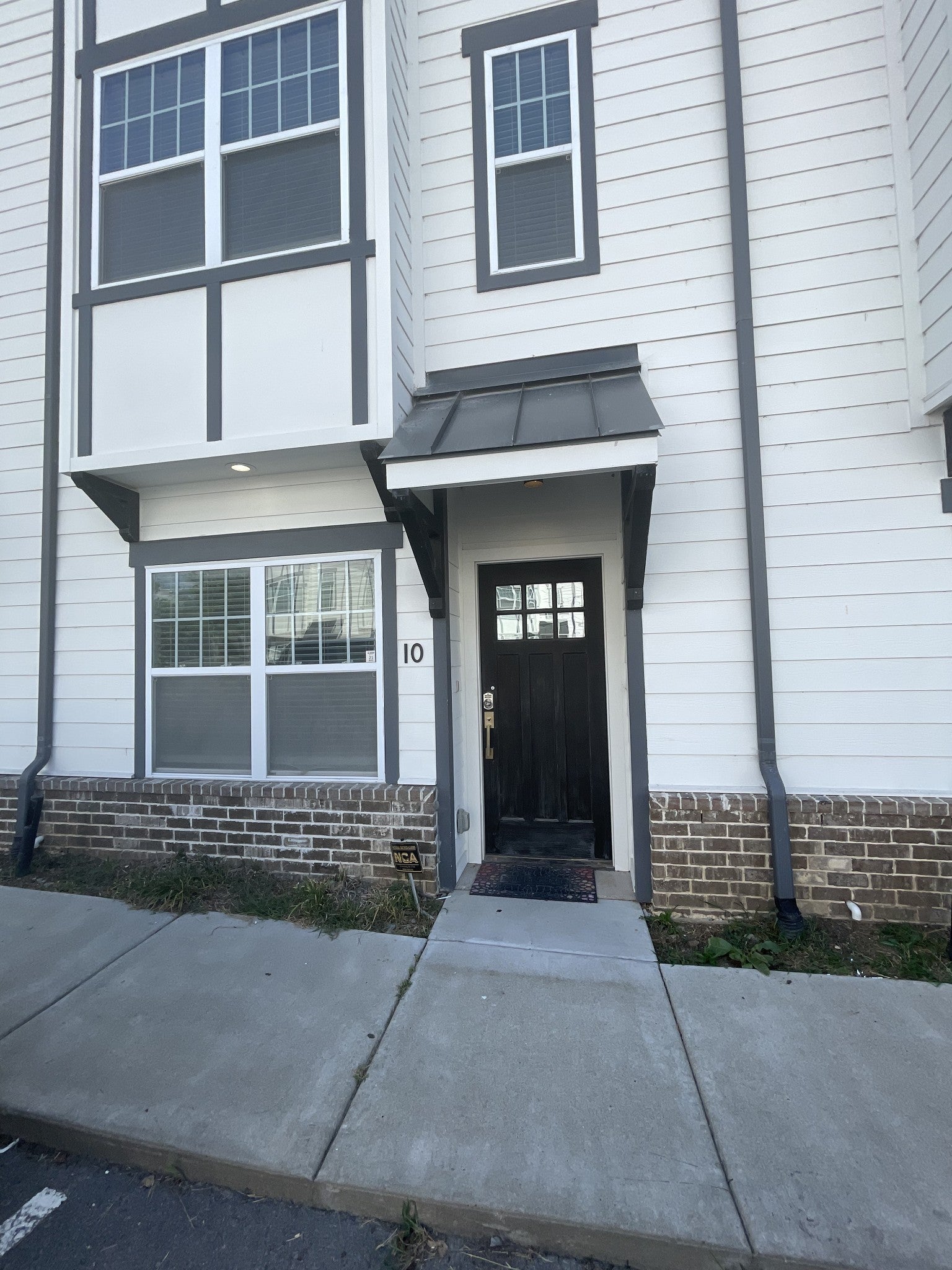 3.0-bed rental at 6511 Robertson Ave 10