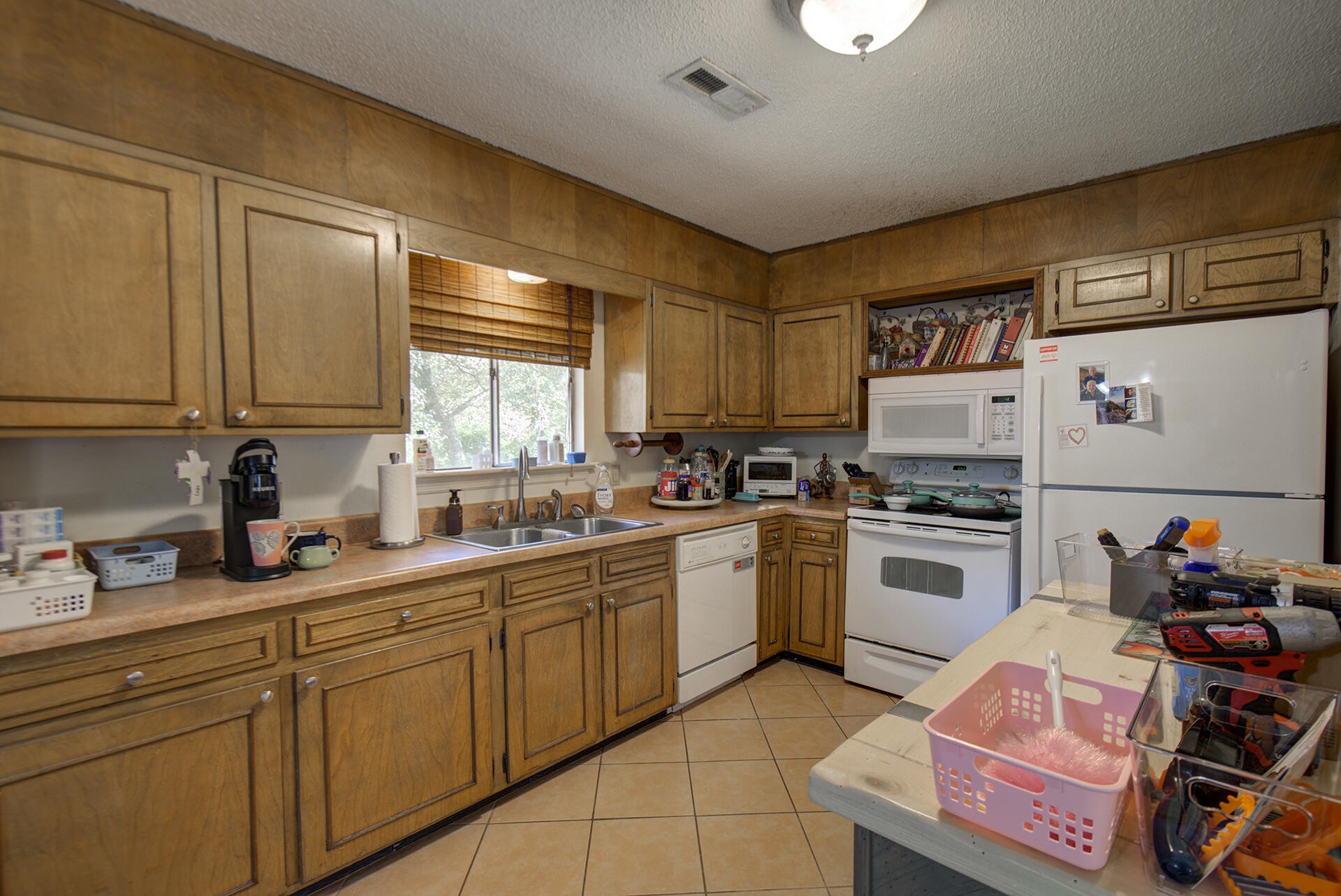 6512 Lakeshore Parkway