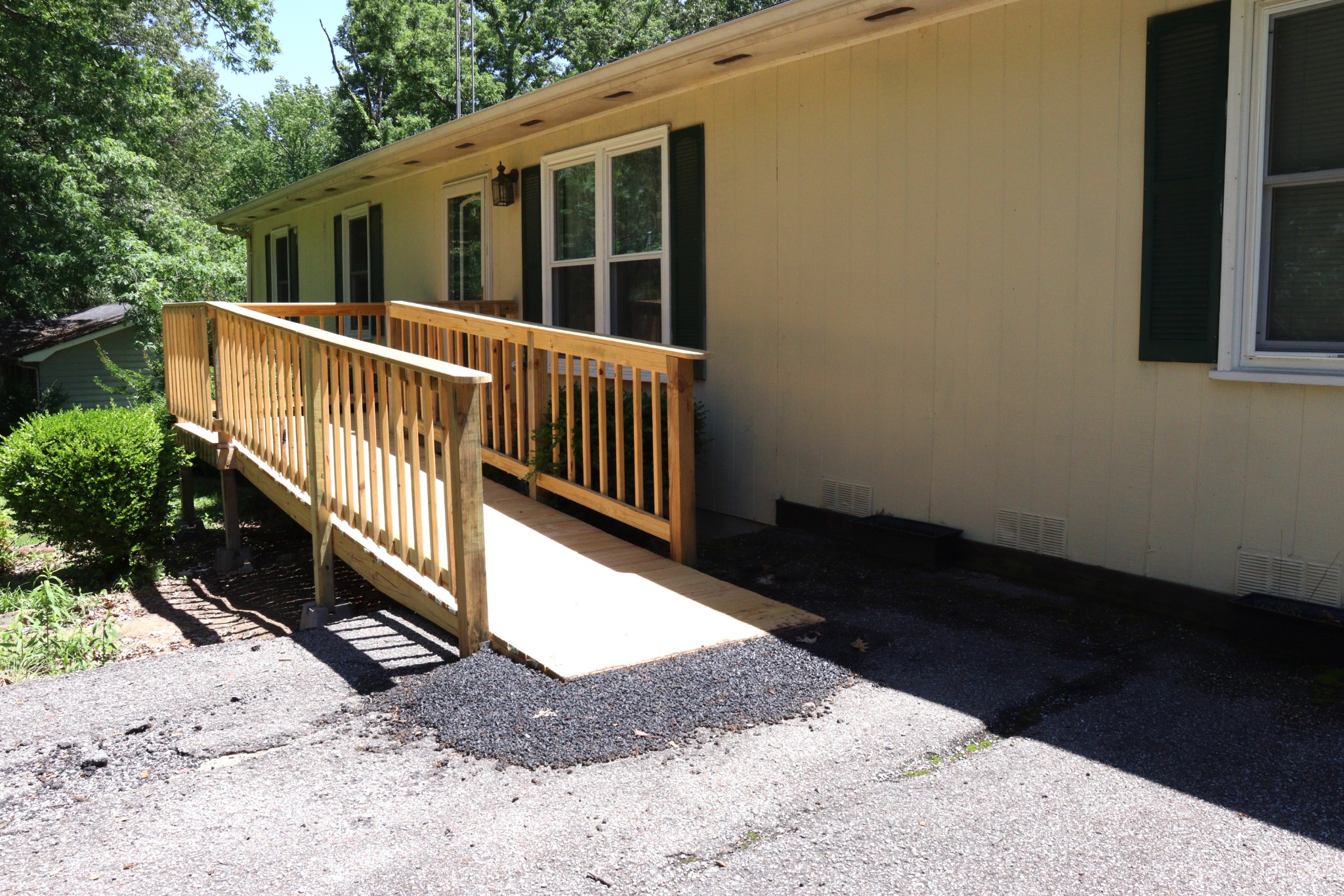 90 Laurel Ln