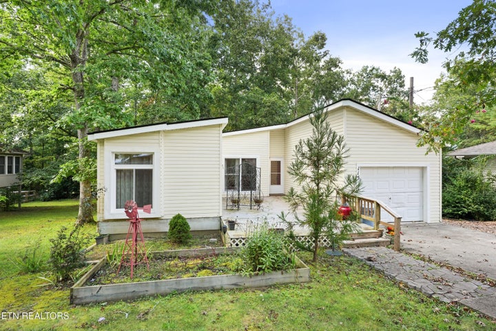 Photo 1 of 26 — 115 Lakeshire Drive, Crossville, TN 38558