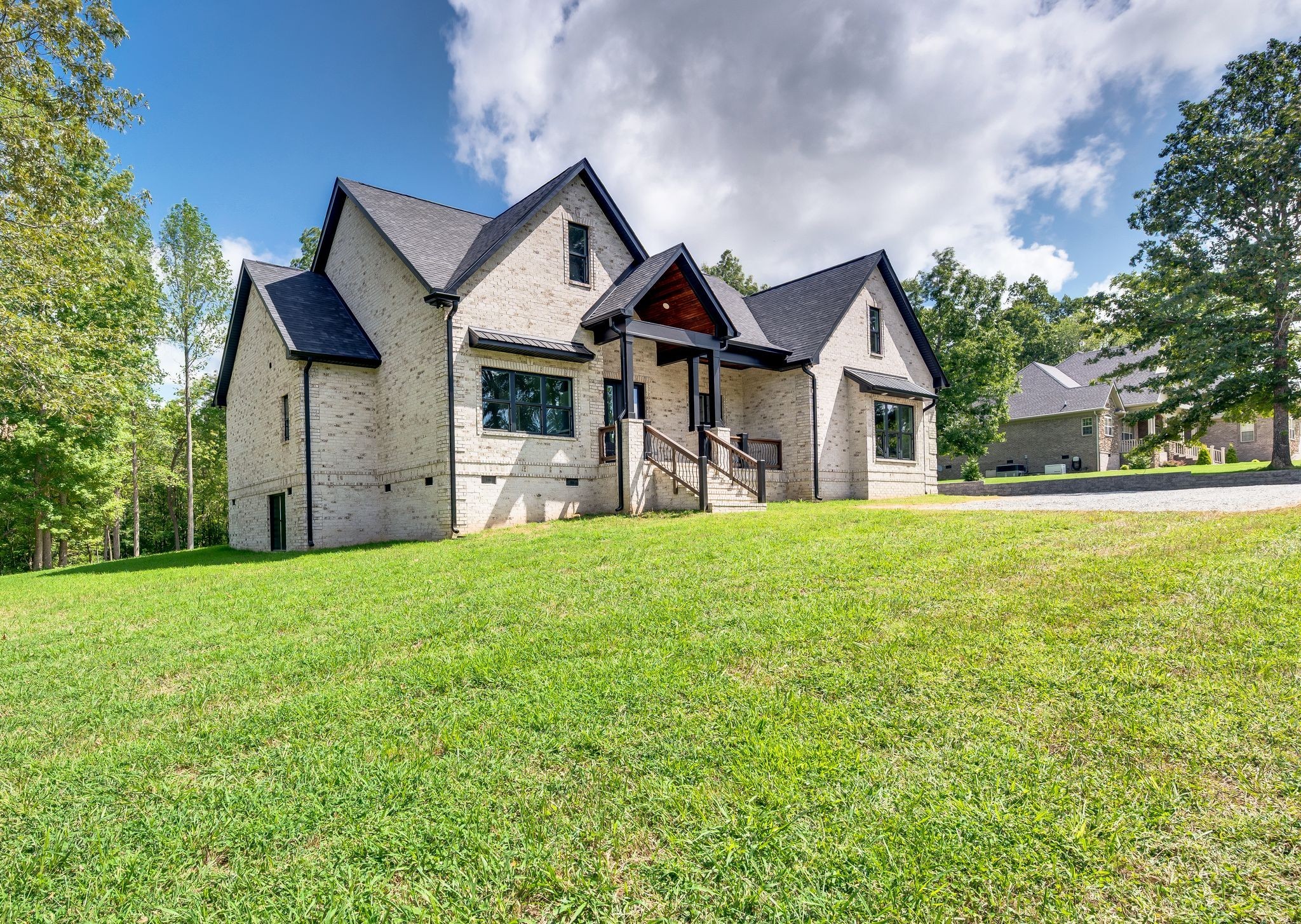 10015 Charleston Dr
