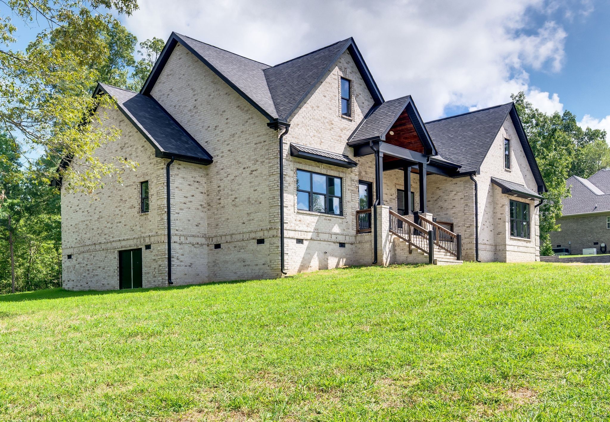 10015 Charleston Dr