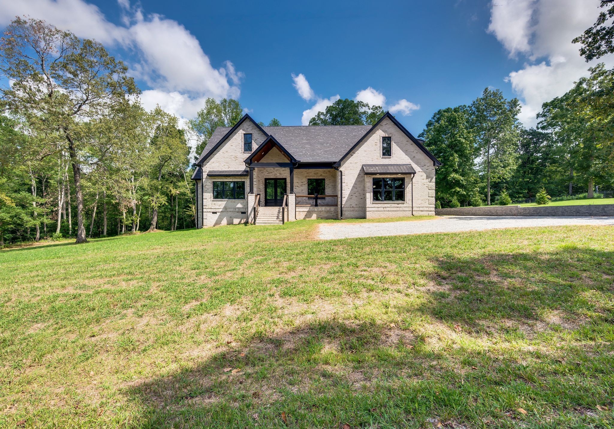 10015 Charleston Dr