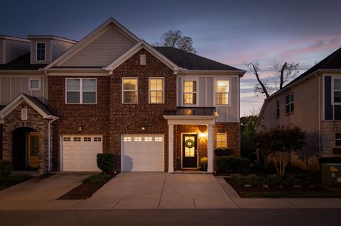 1022 Emery Bay Cir Hendersonville TN 37075