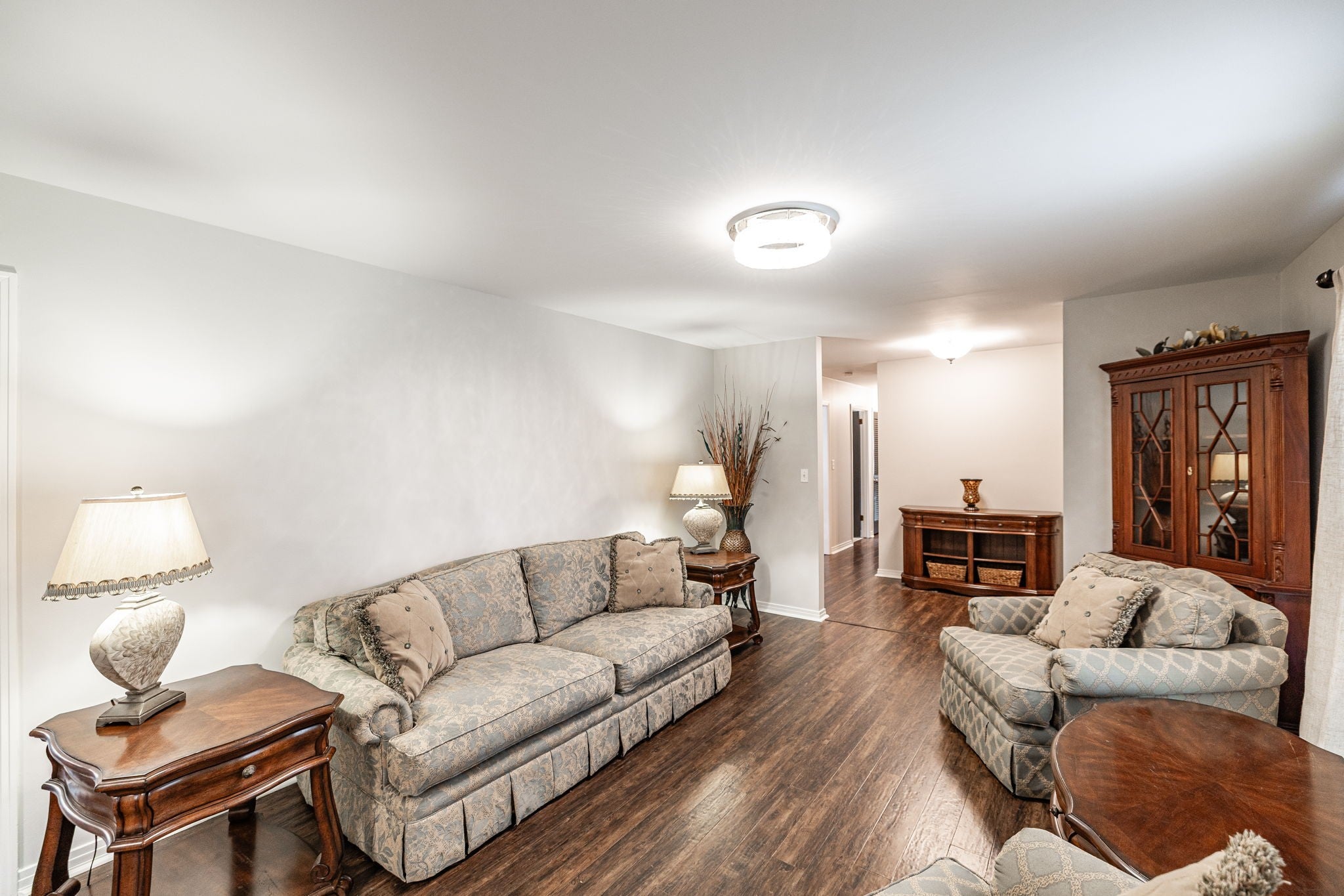 1661 Main St
