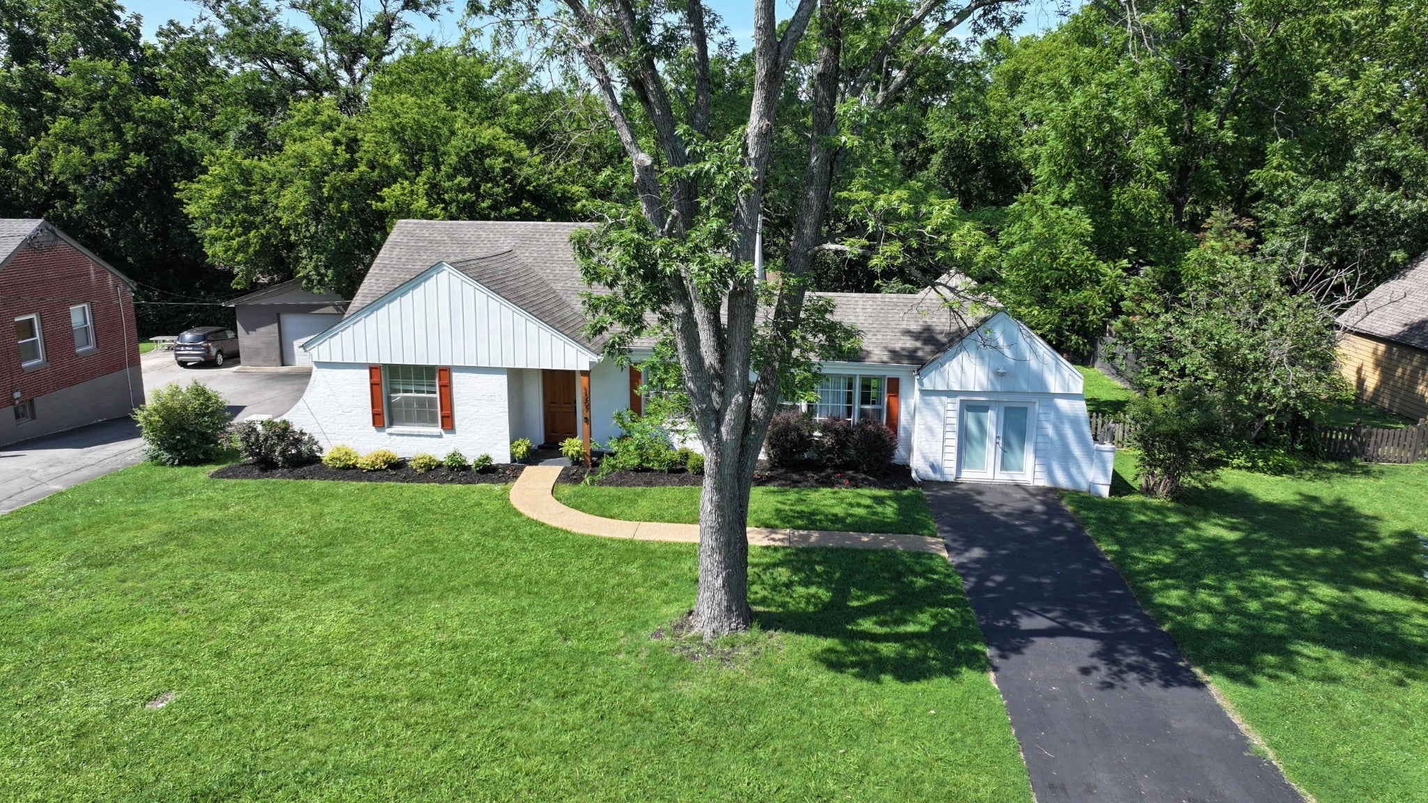 1207 Kenwood Dr