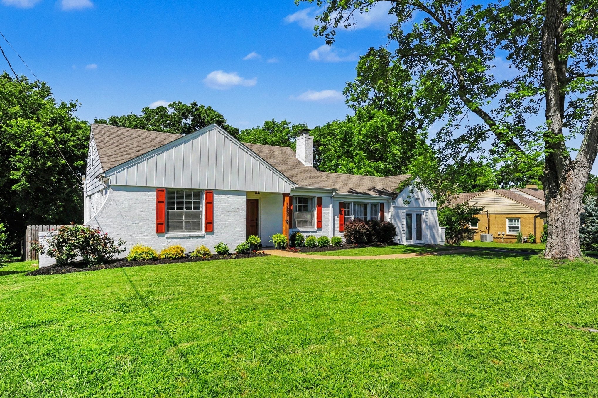 3-bed home for sale in Nashville, TN 37216, 1207 Kenwood Dr 1207 Kenwood Dr, Nashville TN 37216 3-bed home, photo 2 of 30