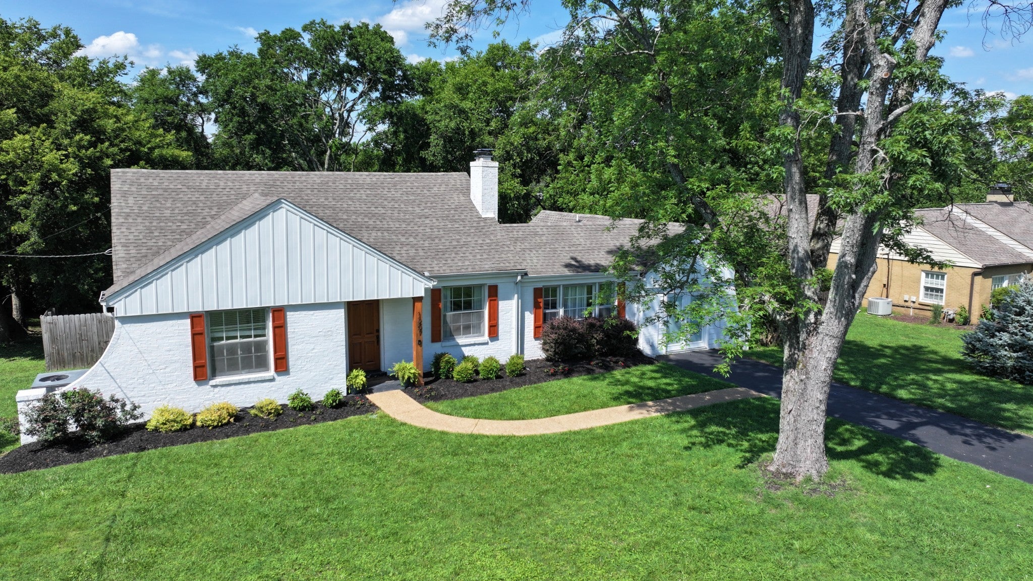 1207 Kenwood Dr