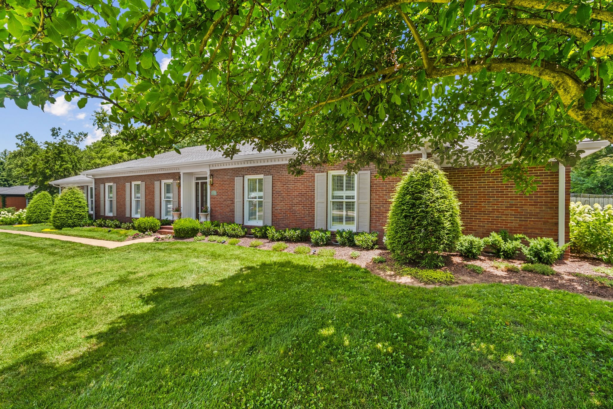 618 Hillsboro Rd, Franklin 618 Hillsboro Rd, Franklin TN 37064 4-bed home, photo 5 of 30