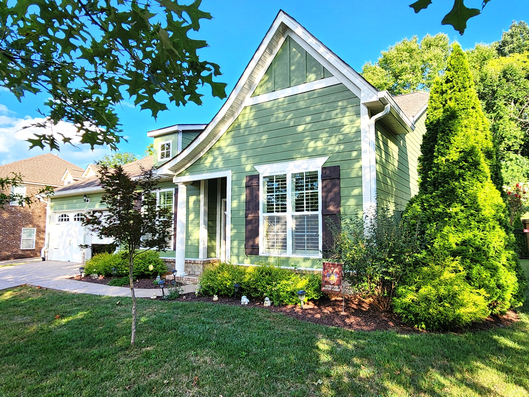 372 Irvine Ln