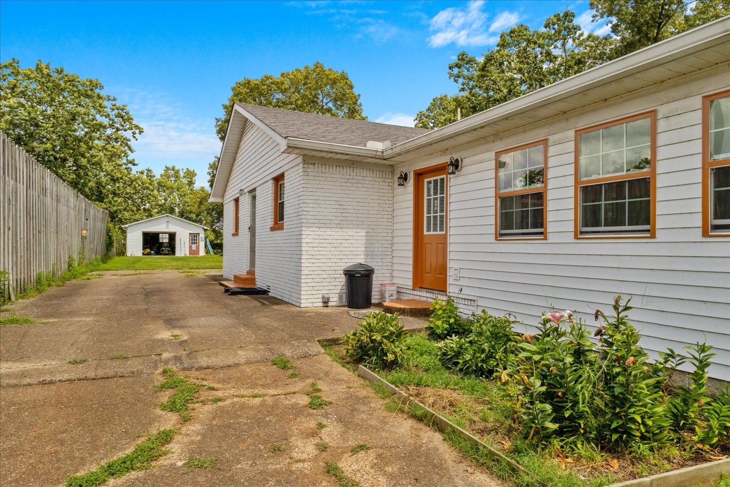1611 Chisholm Rd