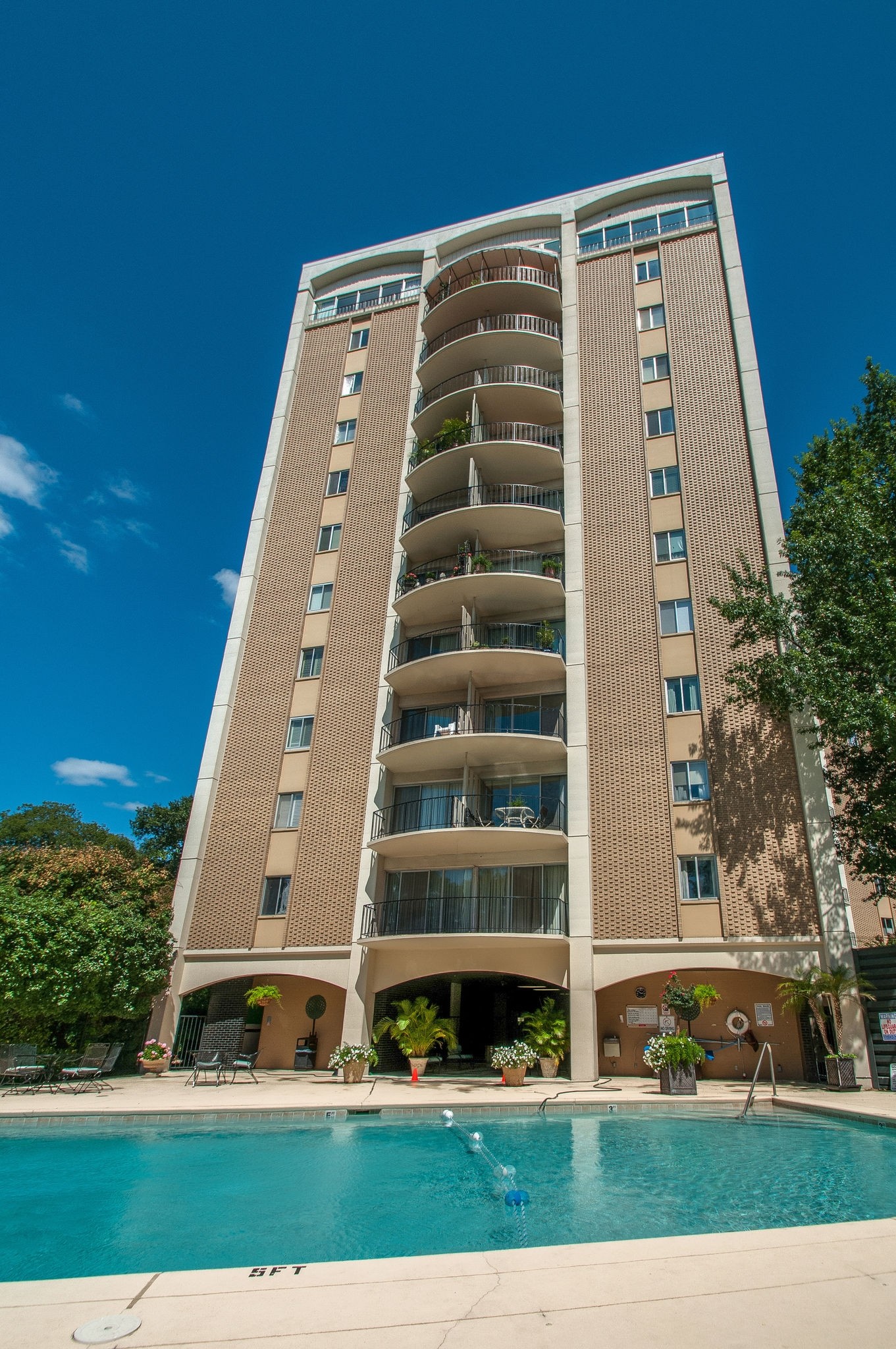 Nashville, Tennessee 37205, United States, 1 Bedroom Bedrooms, ,1 BathroomBathrooms,Residential,Active,181672