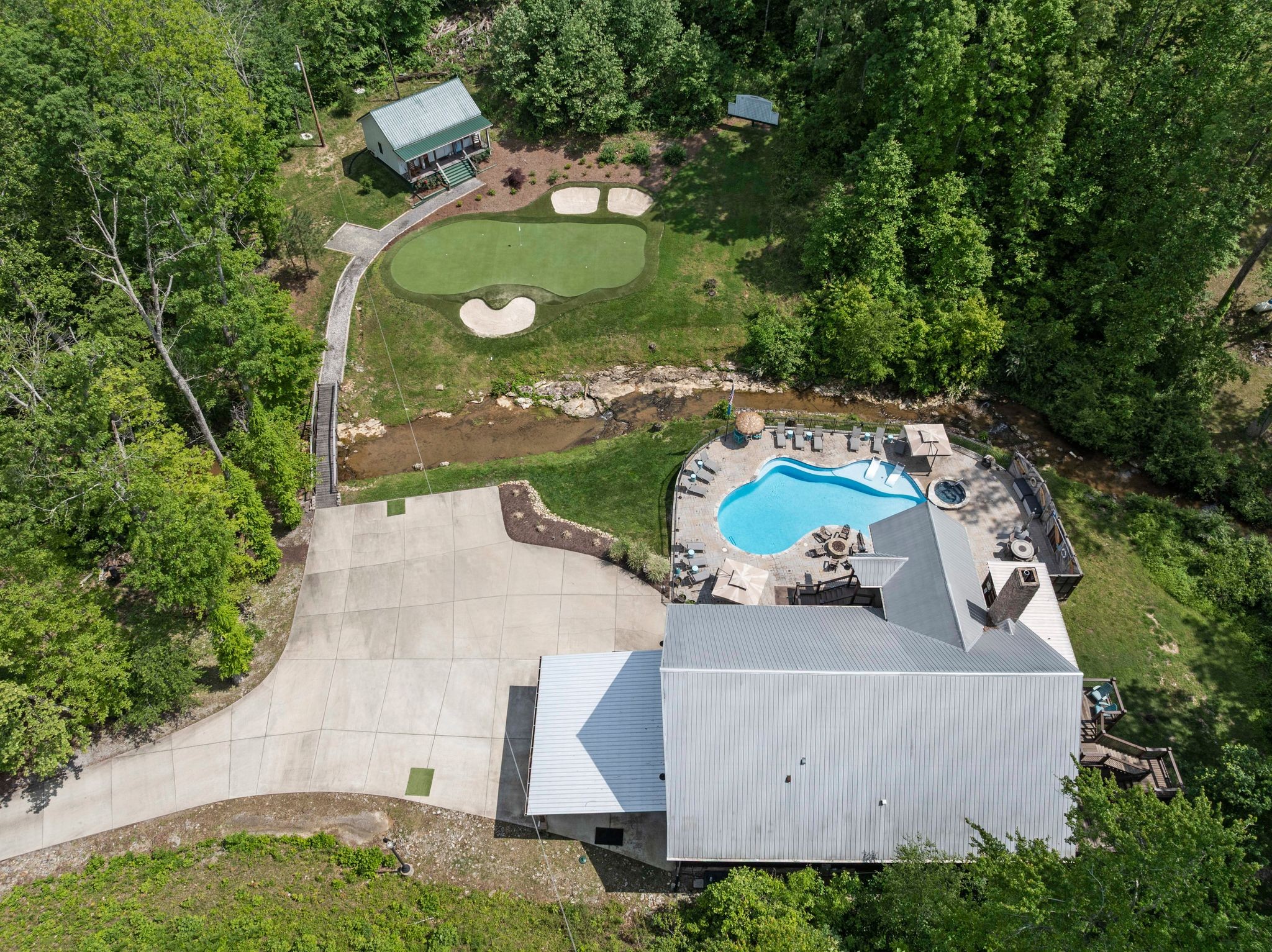 7646 Highway 100