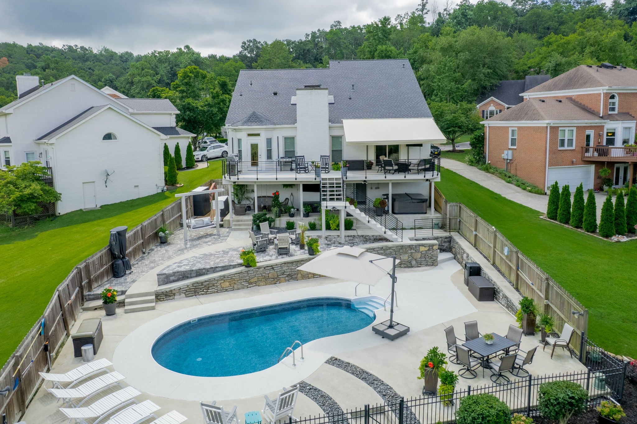 516 Stratford Ct