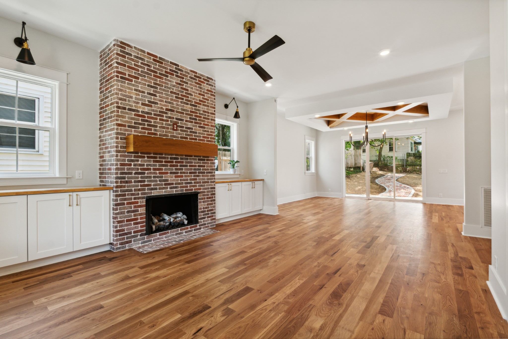 914 Douglas Ave