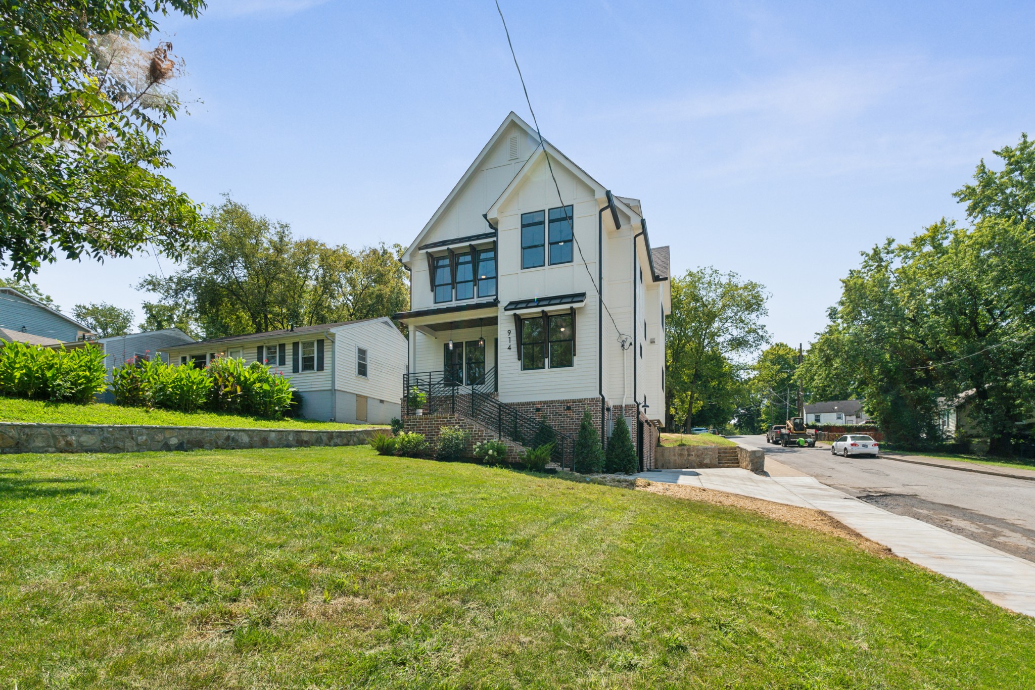 914 Douglas Ave