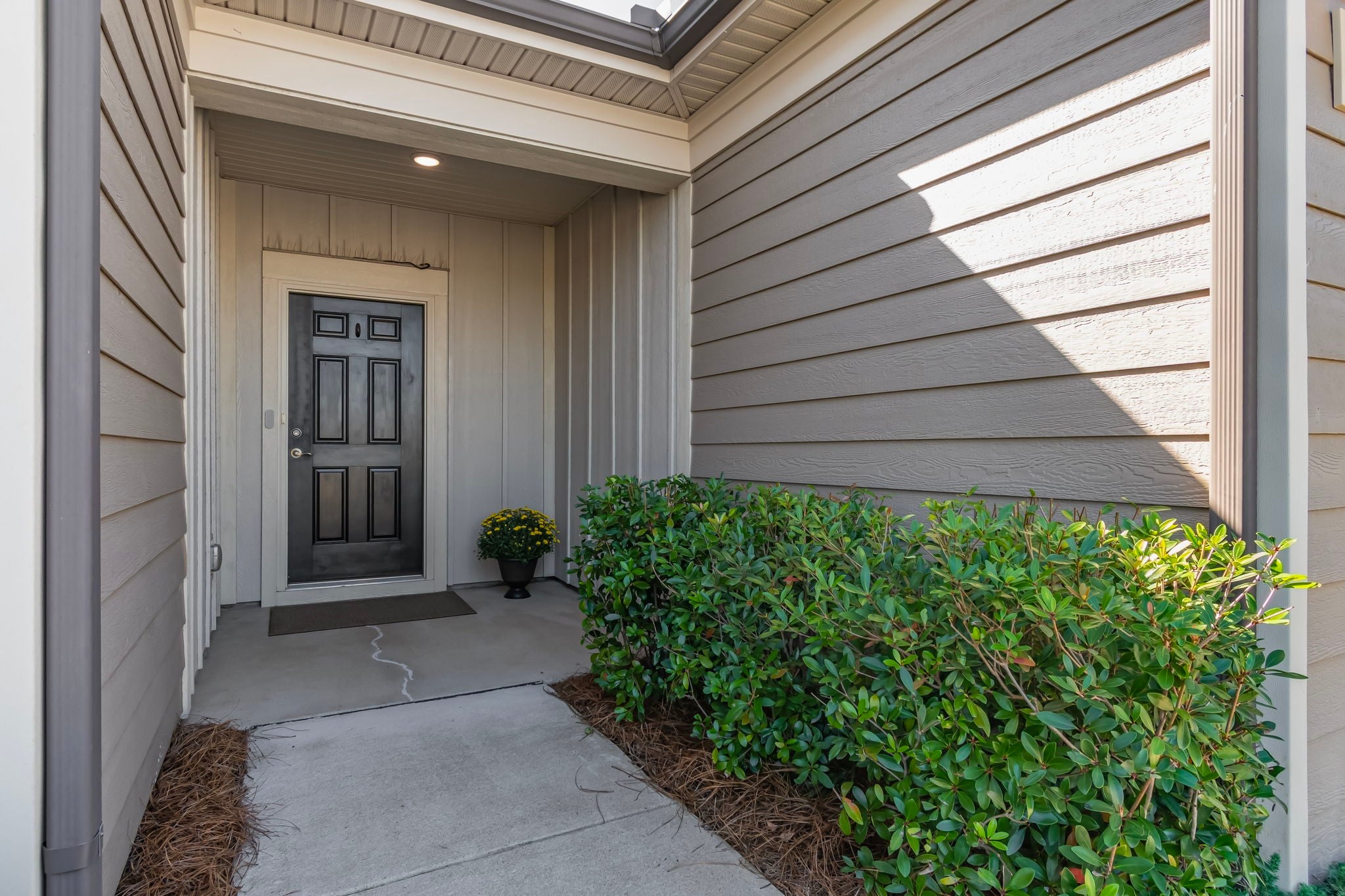 2207 Henderson Dr