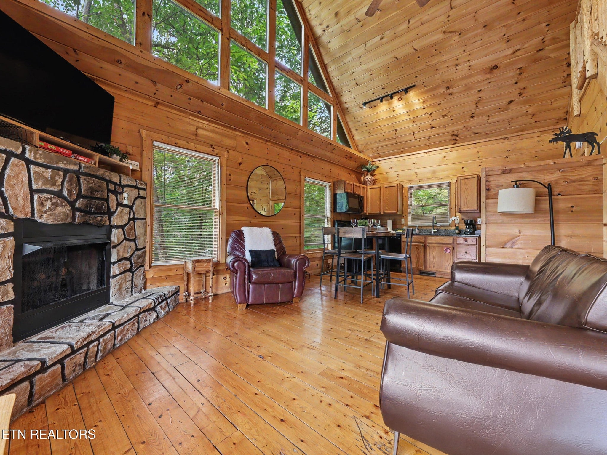2434 N School House Gap Rd